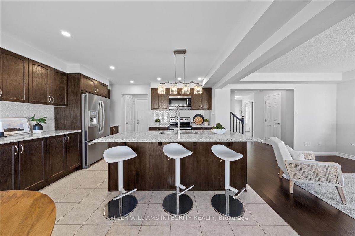 Photo 8 of 278 Haliburton Heights, Ottawa, Kanata - Emerald Meadows/Trailwest — HOMEH