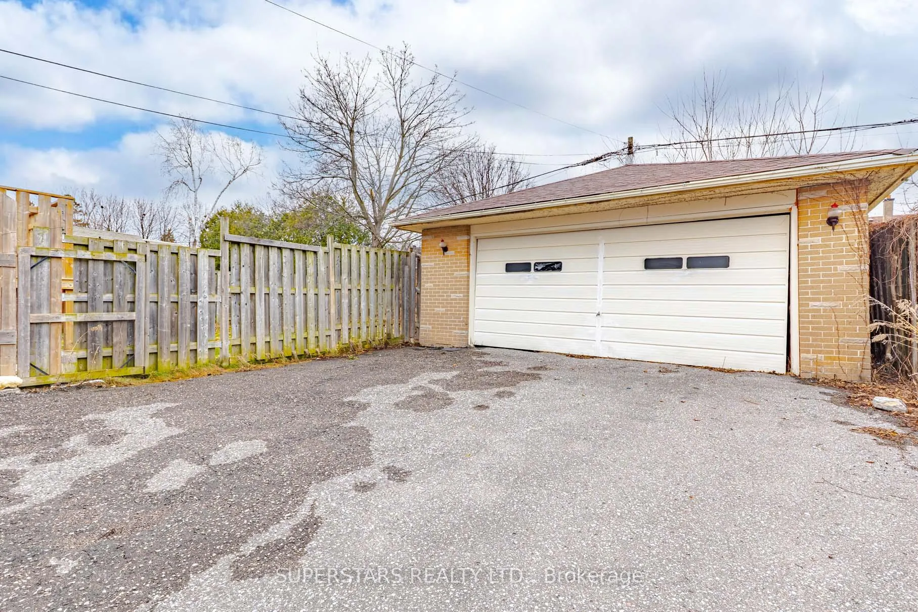 Photo 2 of 474 Fernhill Boulevard, Oshawa, McLaughlin — HOMEH