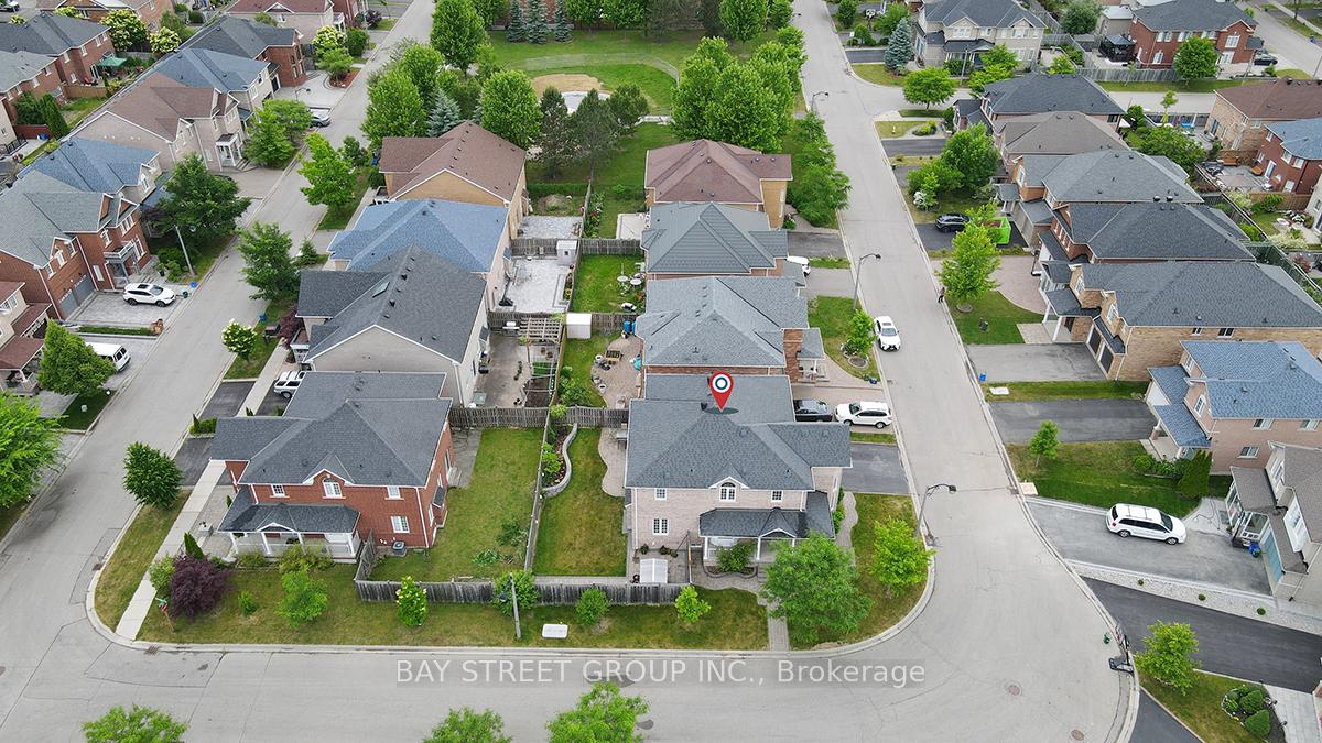 Photo 4 of 63 Brookhaven Crescent, Markham, Berczy — HOMEH