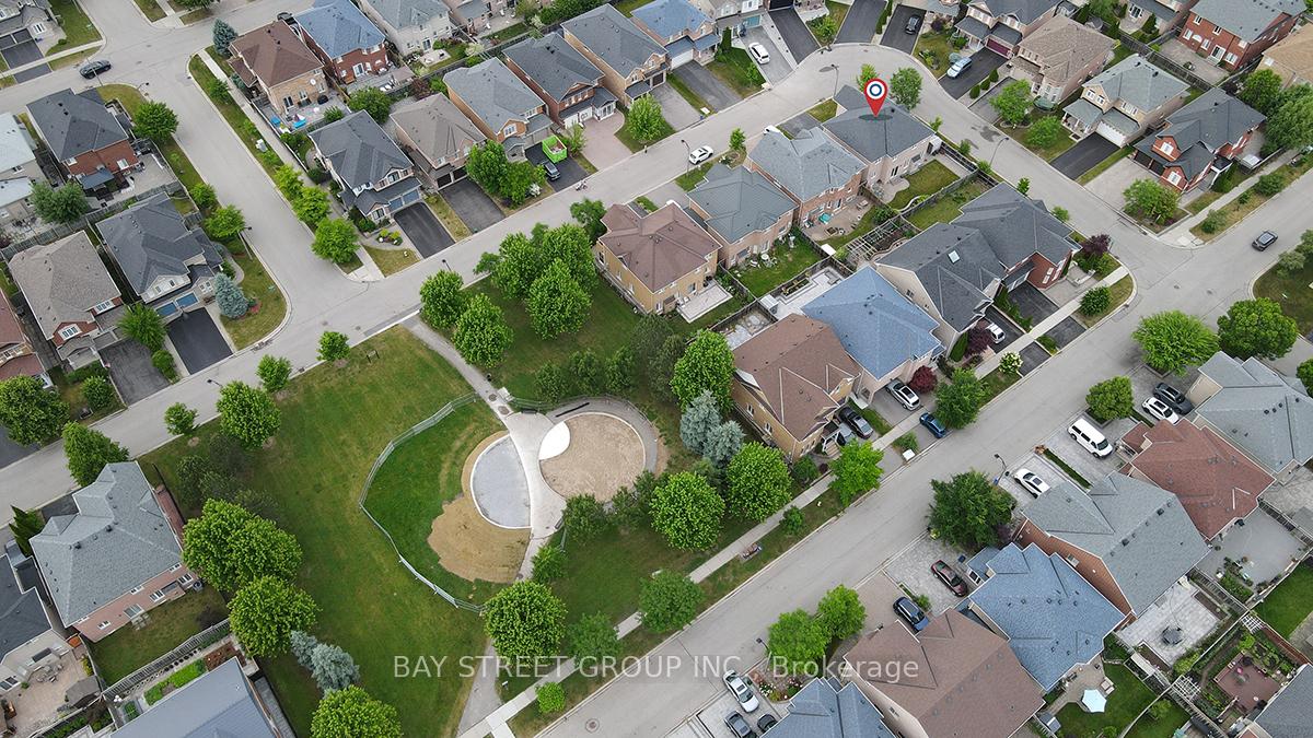 Photo 6 of 63 Brookhaven Crescent, Markham, Berczy — HOMEH
