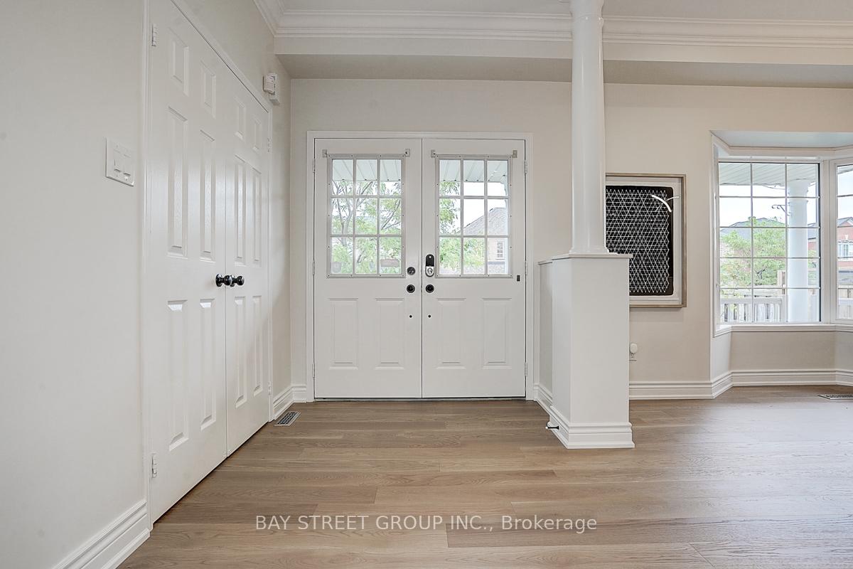Photo 9 of 63 Brookhaven Crescent, Markham, Berczy — HOMEH