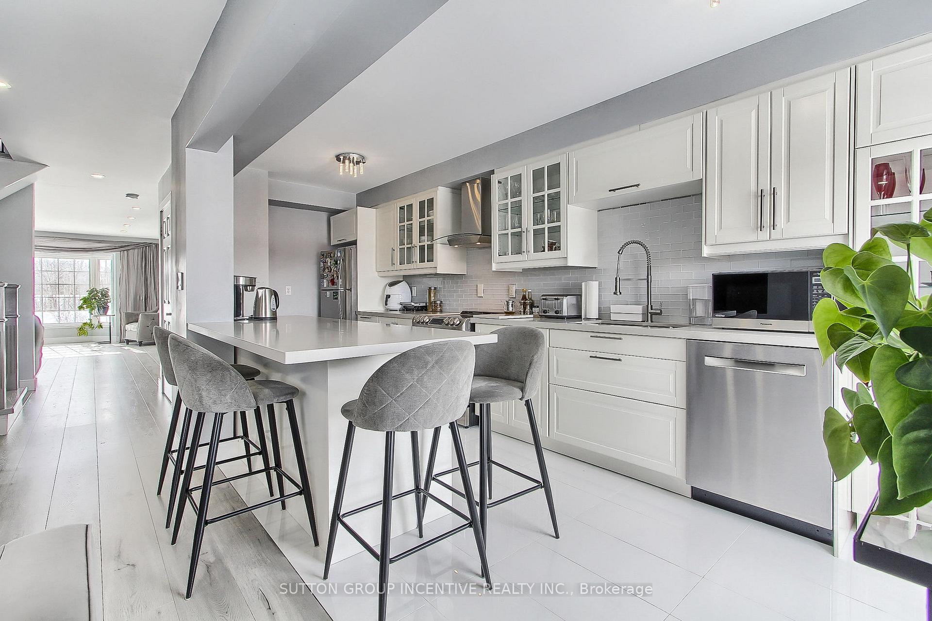 Photo 14 of 1380 Forest Street, Innisfil, Alcona — HOMEH