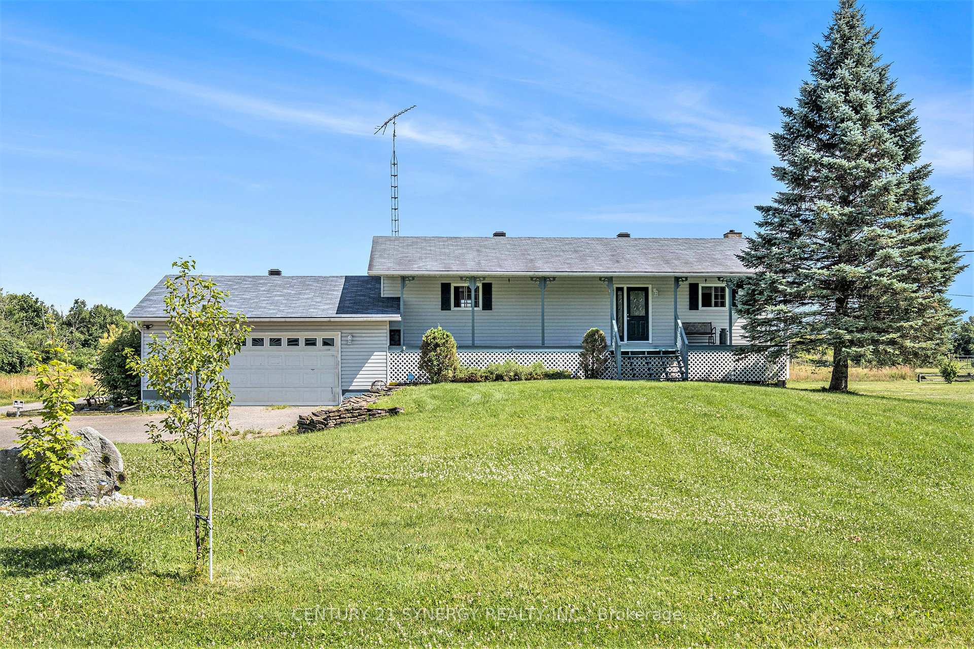 Front of 887 Macpherson Road
