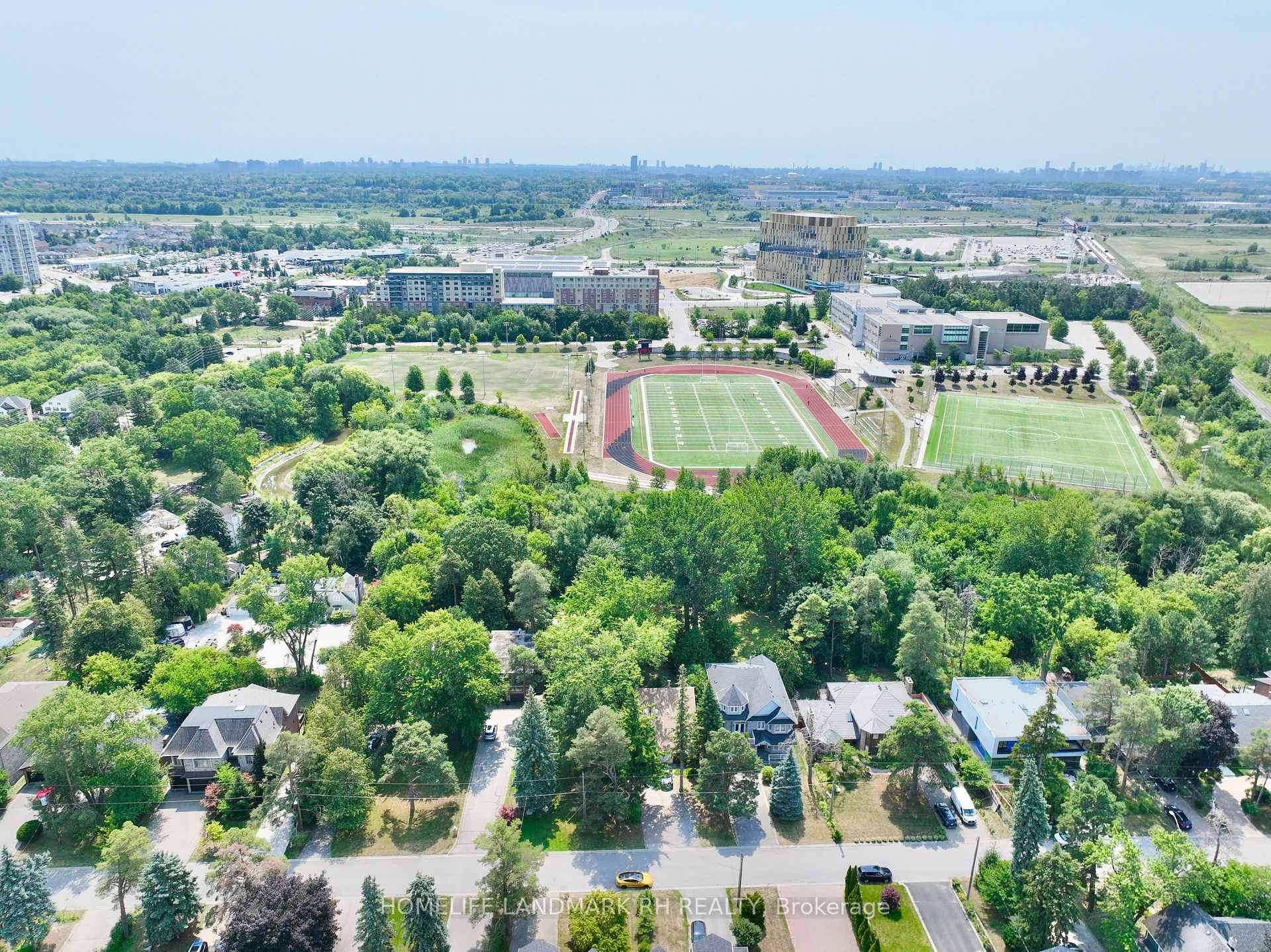 Photo 2 of Unit Unit 1, 27 East Drive, Markham, Unionville — HOMEH