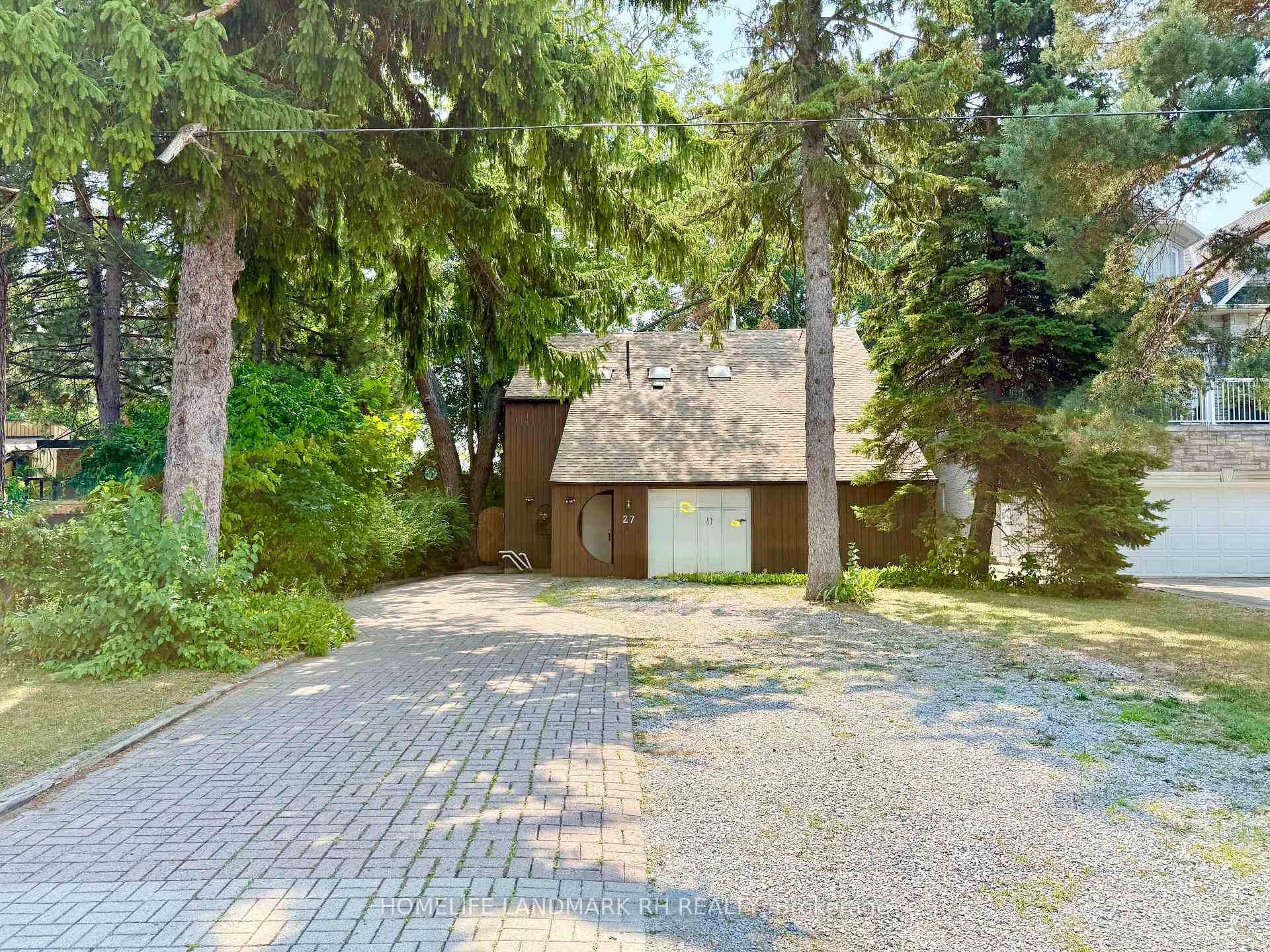 Photo 3 of Unit Unit 1, 27 East Drive, Markham, Unionville — HOMEH