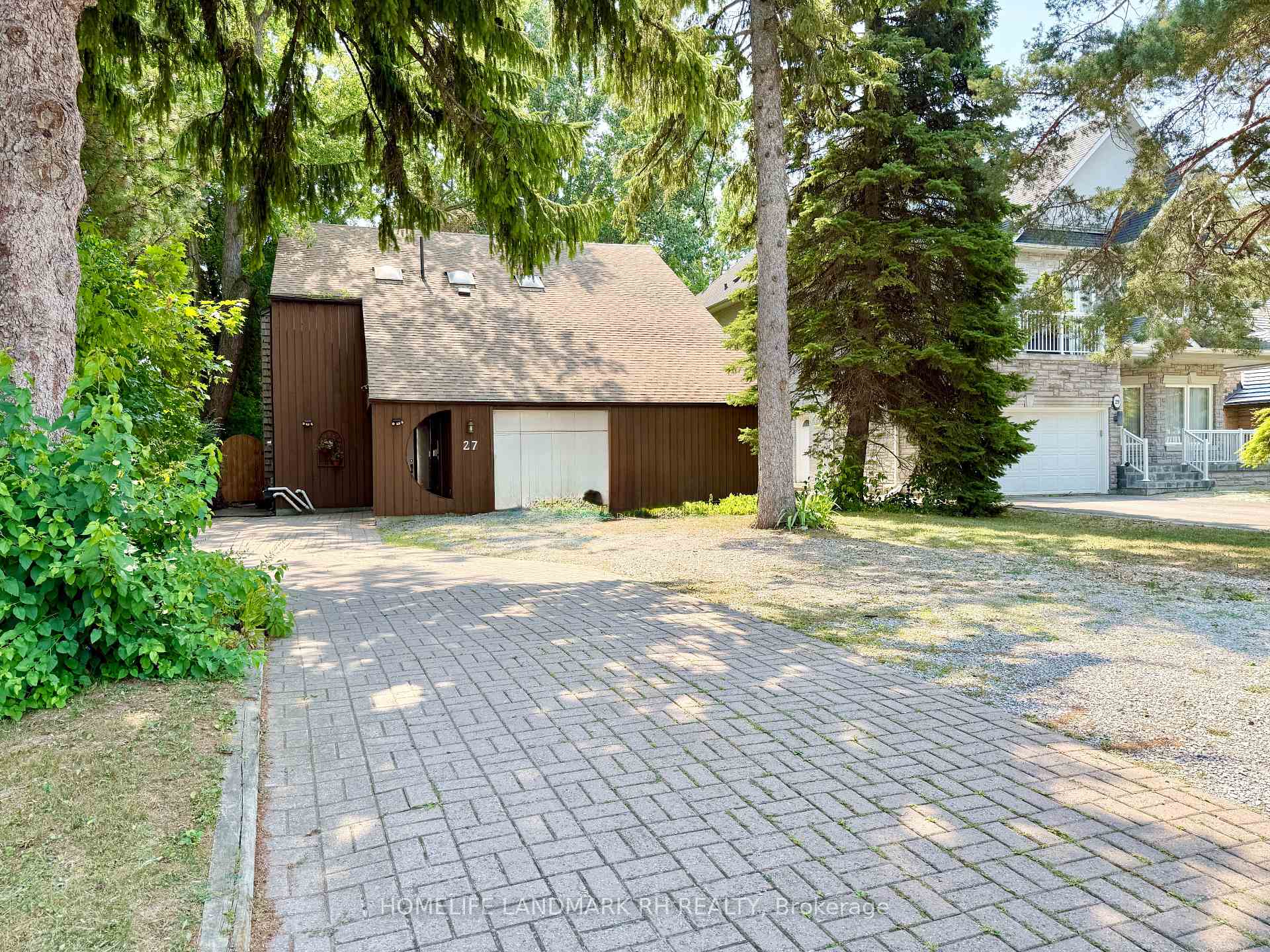 Photo 4 of Unit Unit 1, 27 East Drive, Markham, Unionville — HOMEH