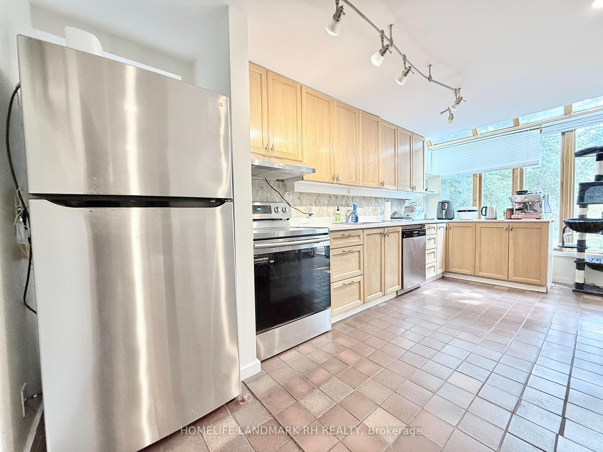 Photo 10 of Unit Unit 1, 27 East Drive, Markham, Unionville — HOMEH