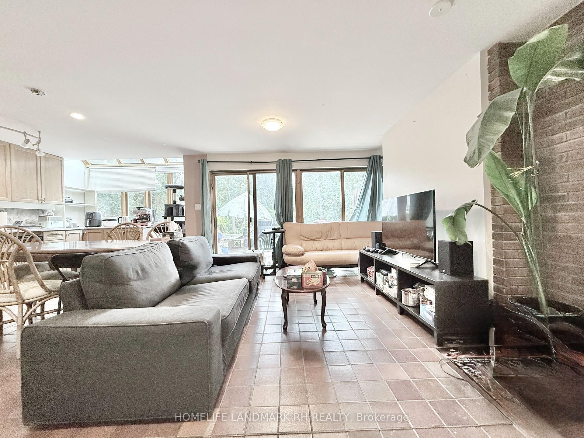 Photo 11 of Unit Unit 1, 27 East Drive, Markham, Unionville — HOMEH