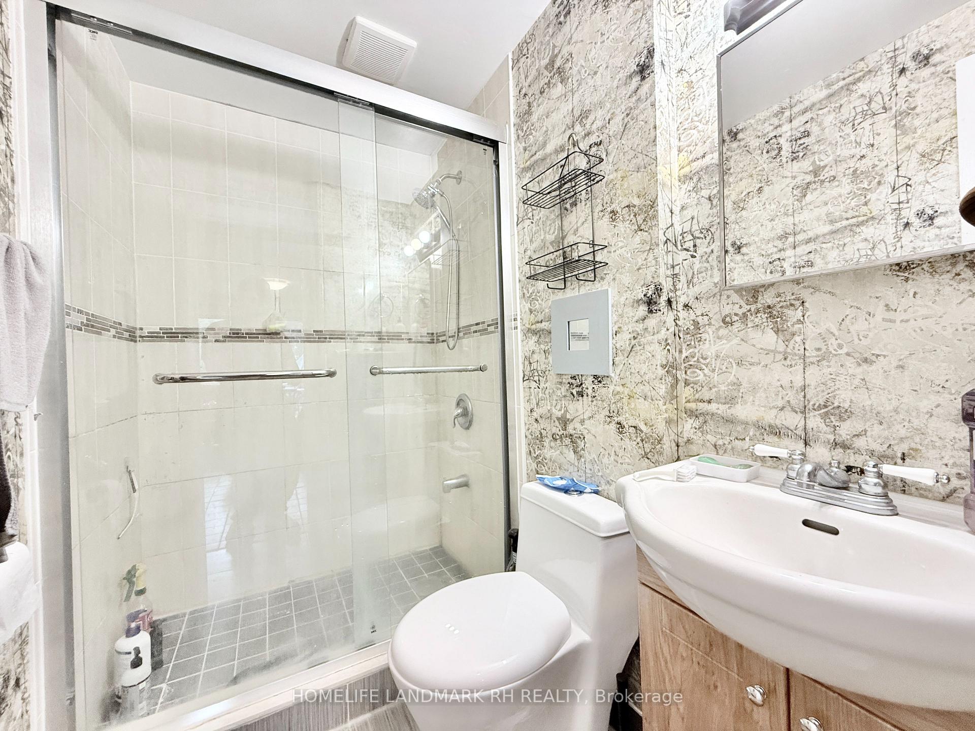 Photo 13 of Unit Unit 1, 27 East Drive, Markham, Unionville — HOMEH