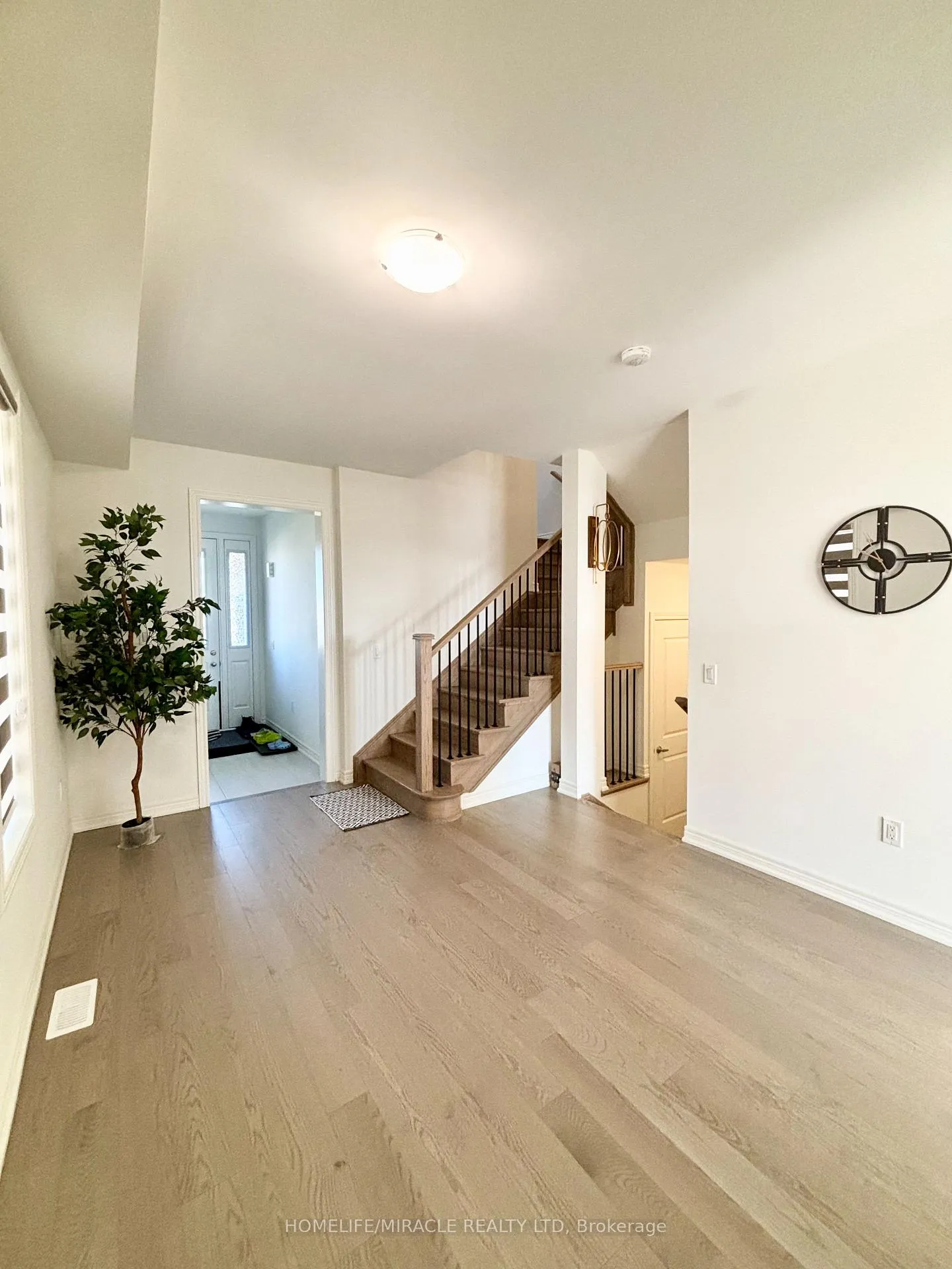 Photo 4 of 103 Picardy Drive, Hamilton, Stoney Creek Mountain — HOMEH