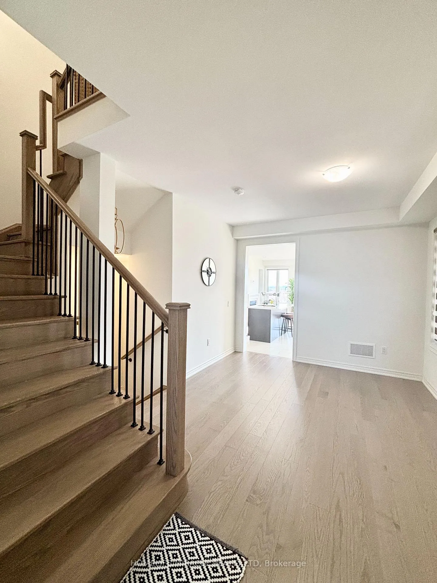Photo 5 of 103 Picardy Drive, Hamilton, Stoney Creek Mountain — HOMEH