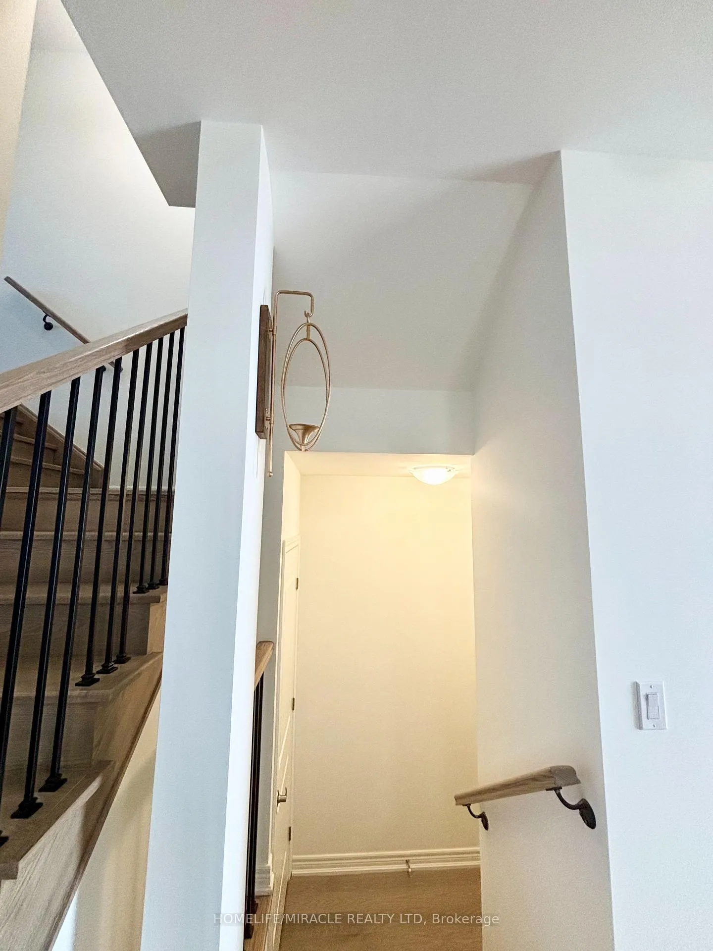 Photo 6 of 103 Picardy Drive, Hamilton, Stoney Creek Mountain — HOMEH