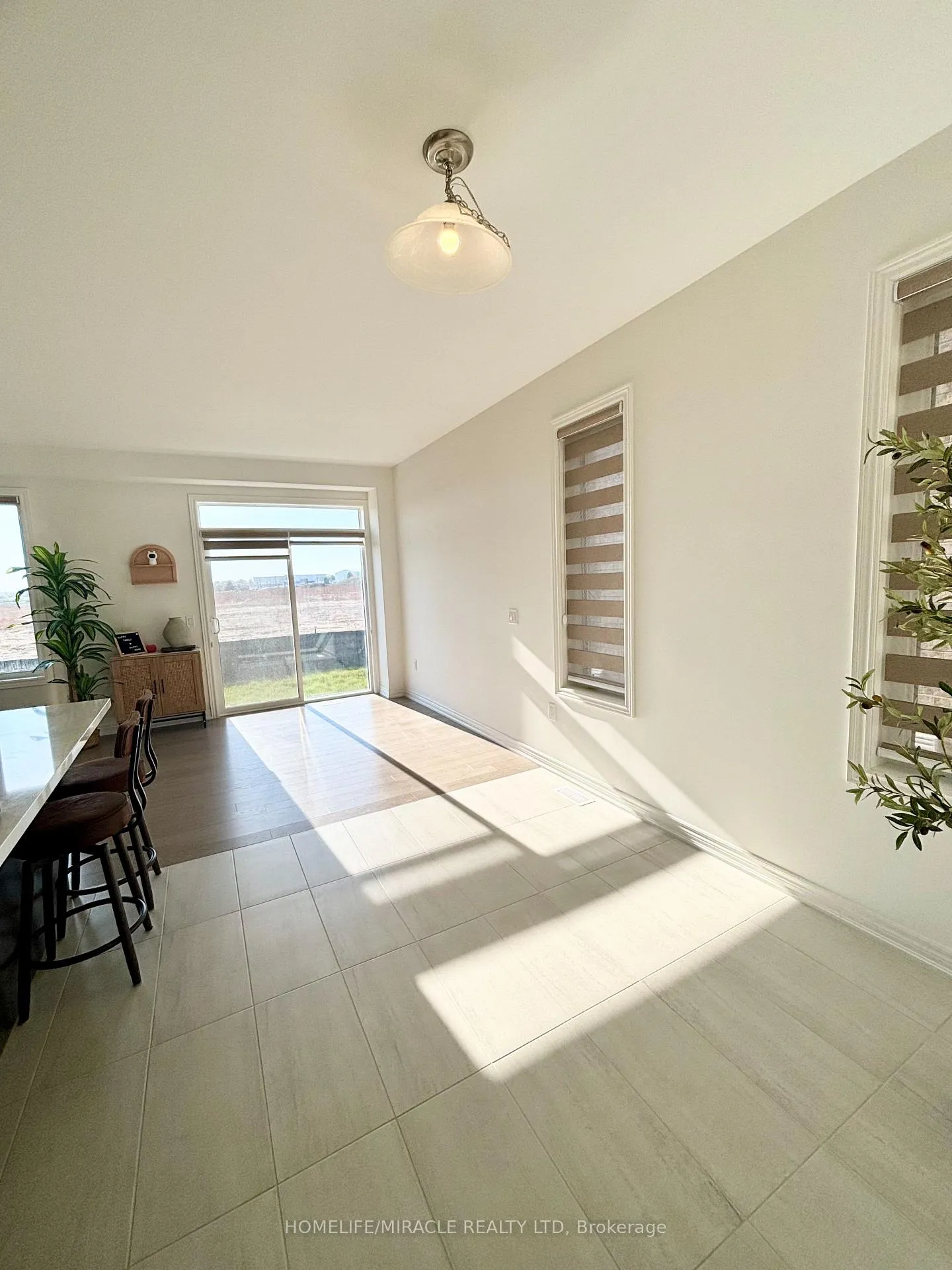 Photo 11 of 103 Picardy Drive, Hamilton, Stoney Creek Mountain — HOMEH