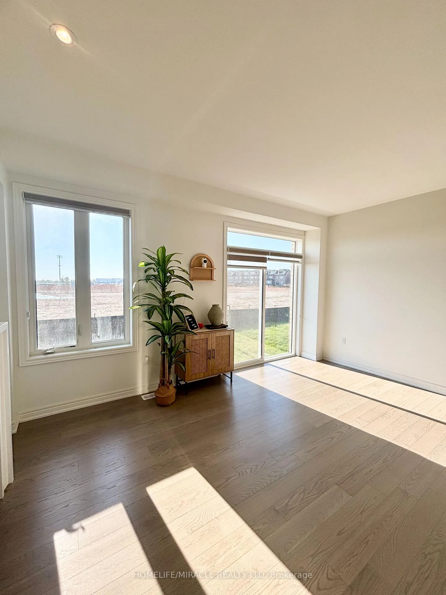 Photo 13 of 103 Picardy Drive, Hamilton, Stoney Creek Mountain — HOMEH