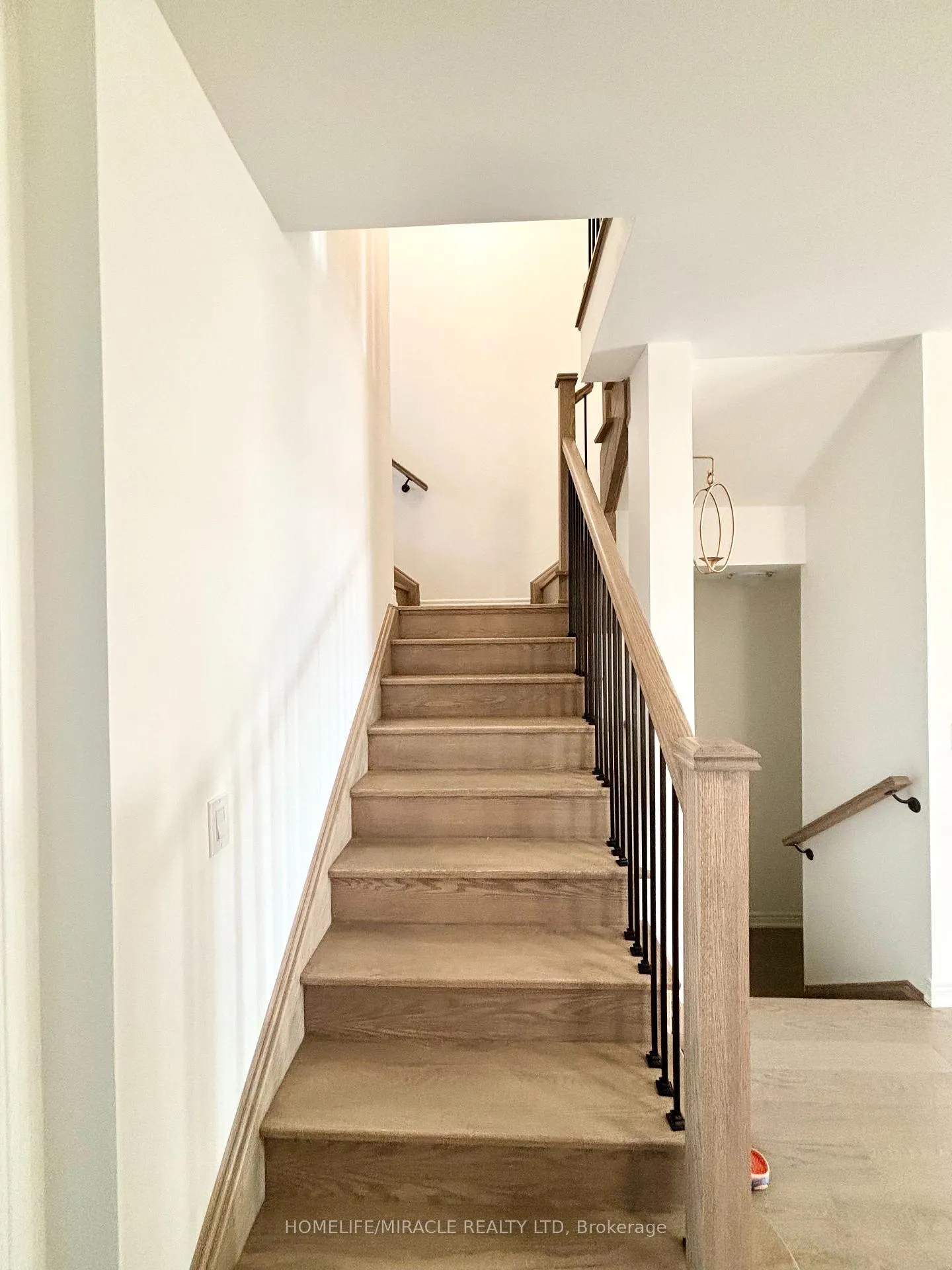 Photo 14 of 103 Picardy Drive, Hamilton, Stoney Creek Mountain — HOMEH
