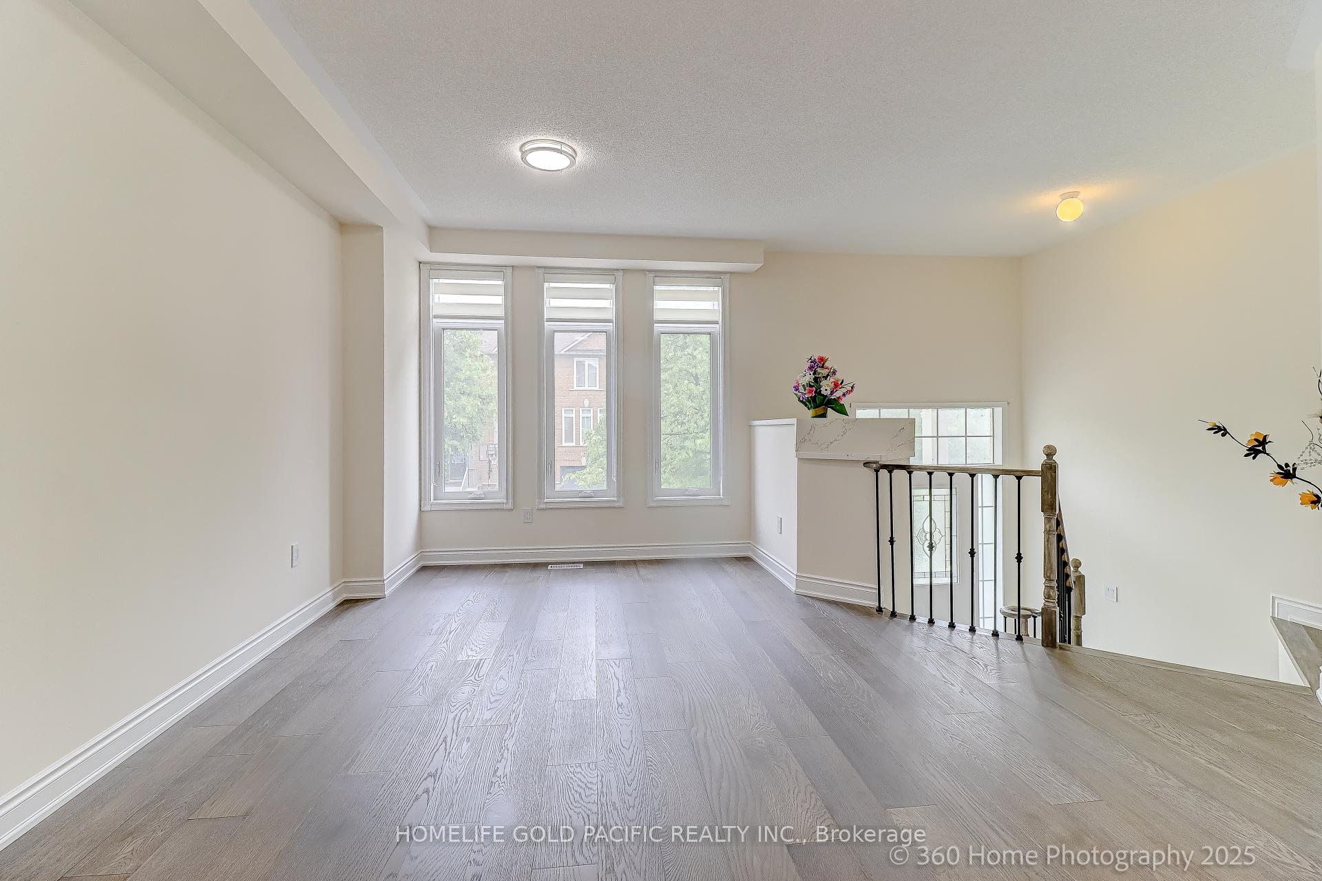 Photo 5 of 17 Mccaul Street, Markham, Berczy — HOMEH