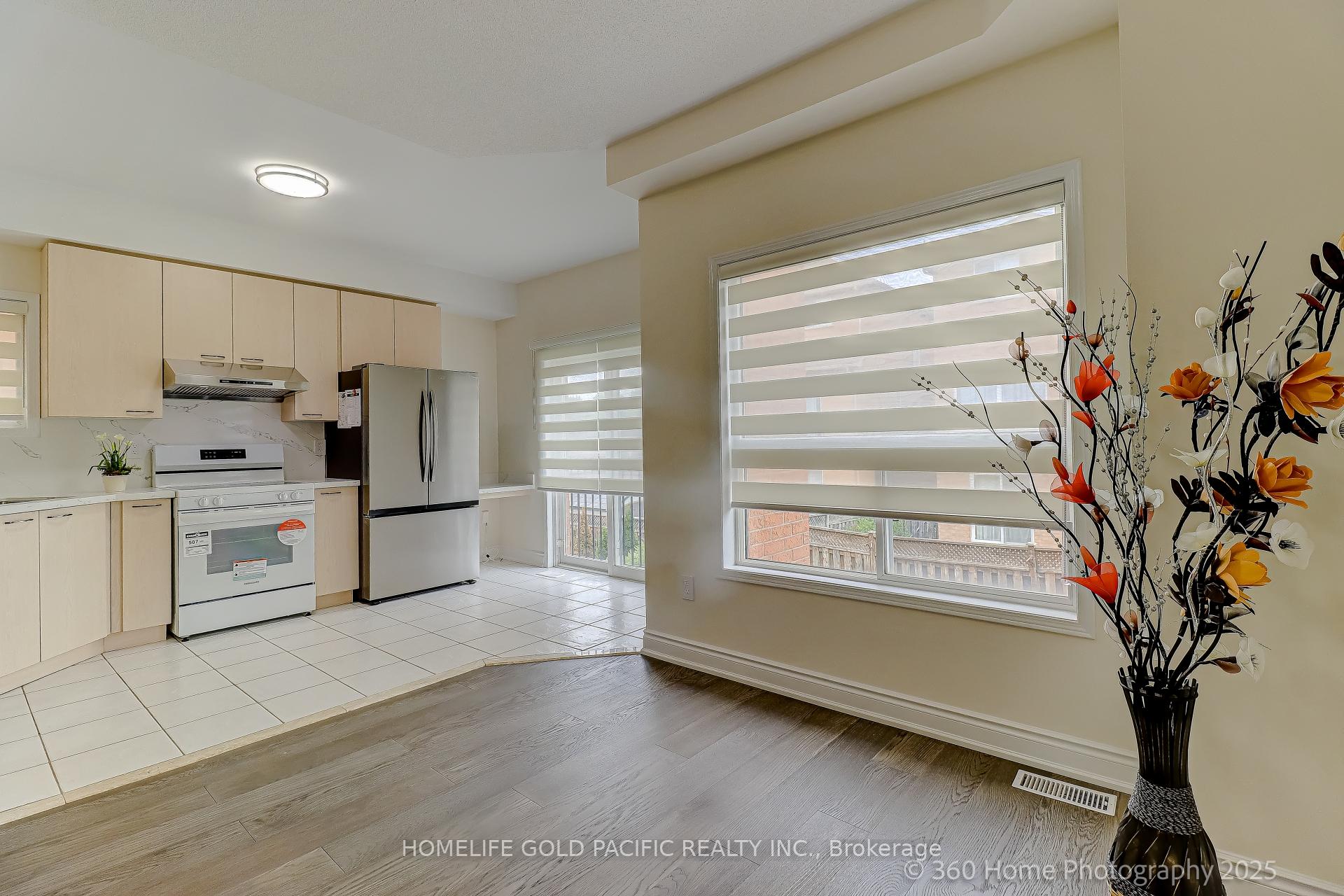 Photo 7 of 17 Mccaul Street, Markham, Berczy — HOMEH