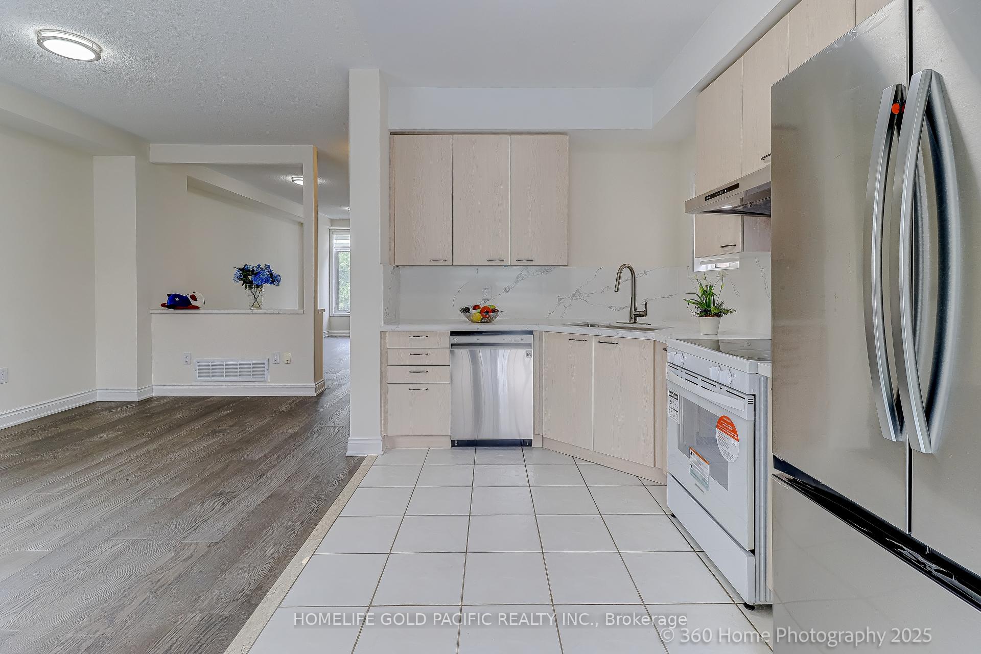 Photo 9 of 17 Mccaul Street, Markham, Berczy — HOMEH