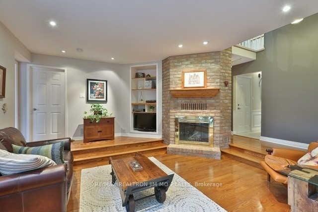 Photo 4 of 17 Longwater Chase, Markham, Unionville — HOMEH