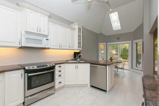 Photo 6 of 17 Longwater Chase, Markham, Unionville — HOMEH