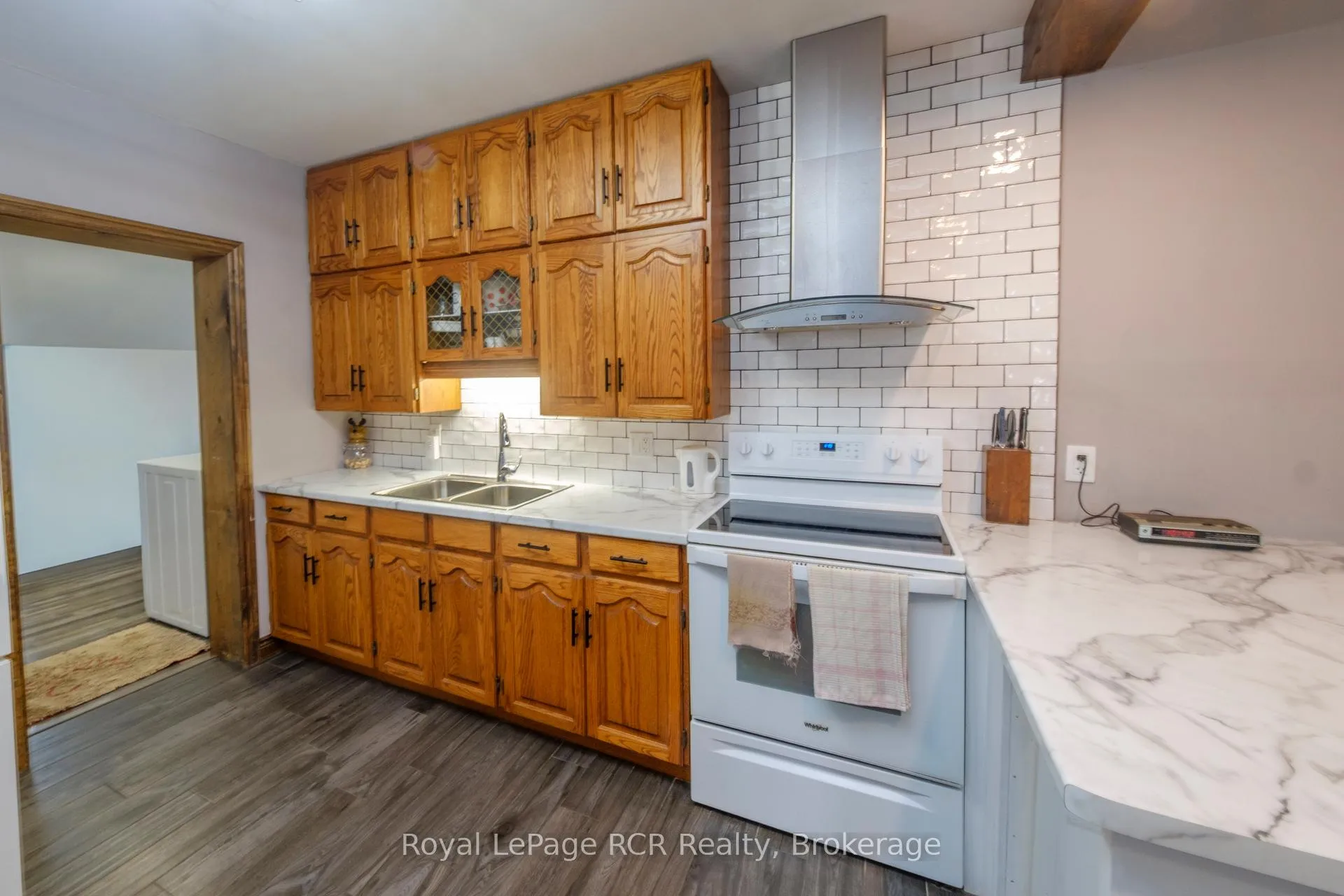 Photo 2 of 524 Rose Street, Huron-Kinloss, Lucknow — HOMEH