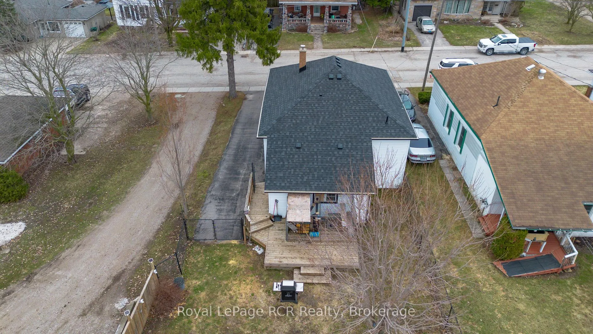 Photo 11 of 524 Rose Street, Huron-Kinloss, Lucknow — HOMEH