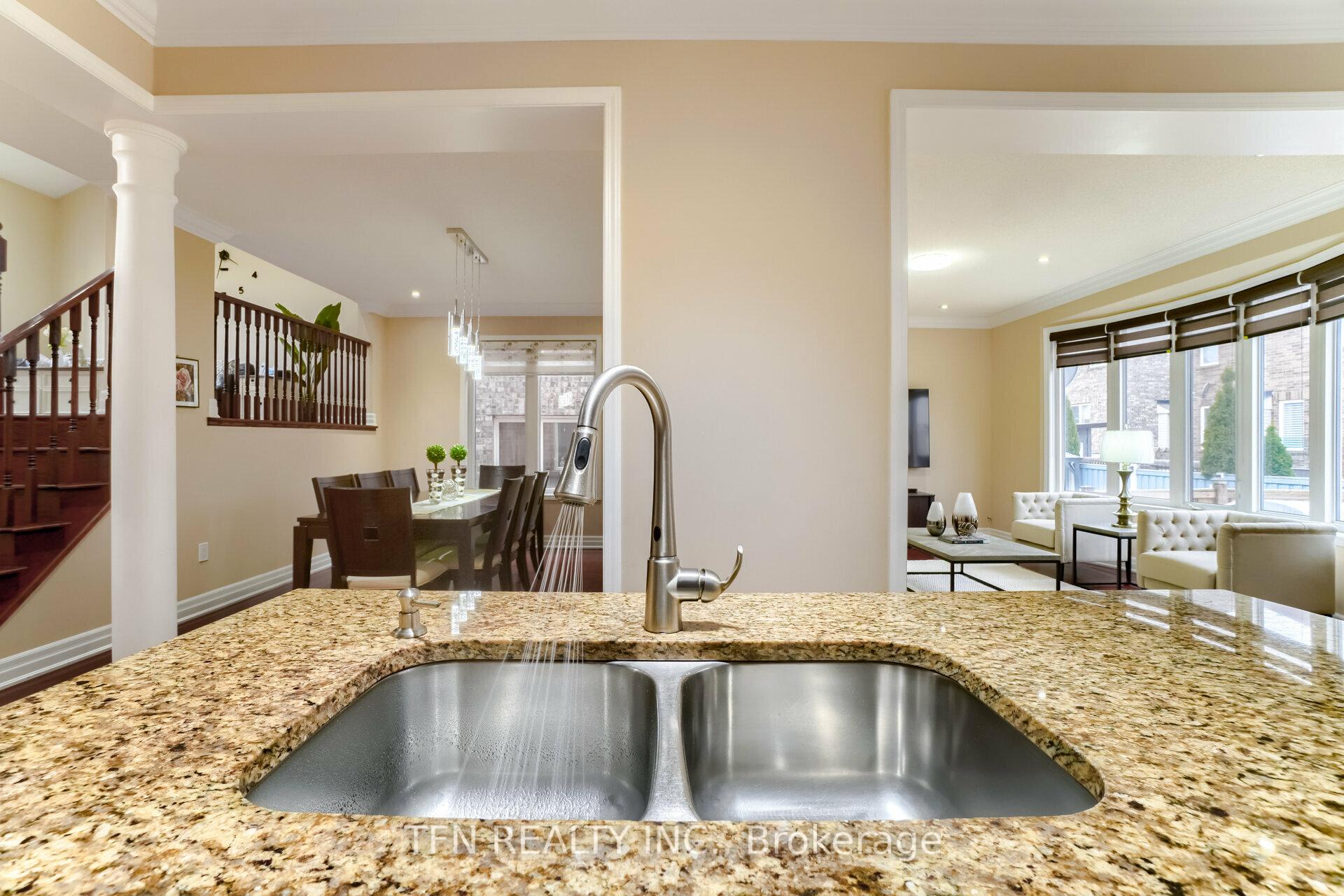 Photo 7 of 327 Pringle Avenue, Milton, Scott — HOMEH