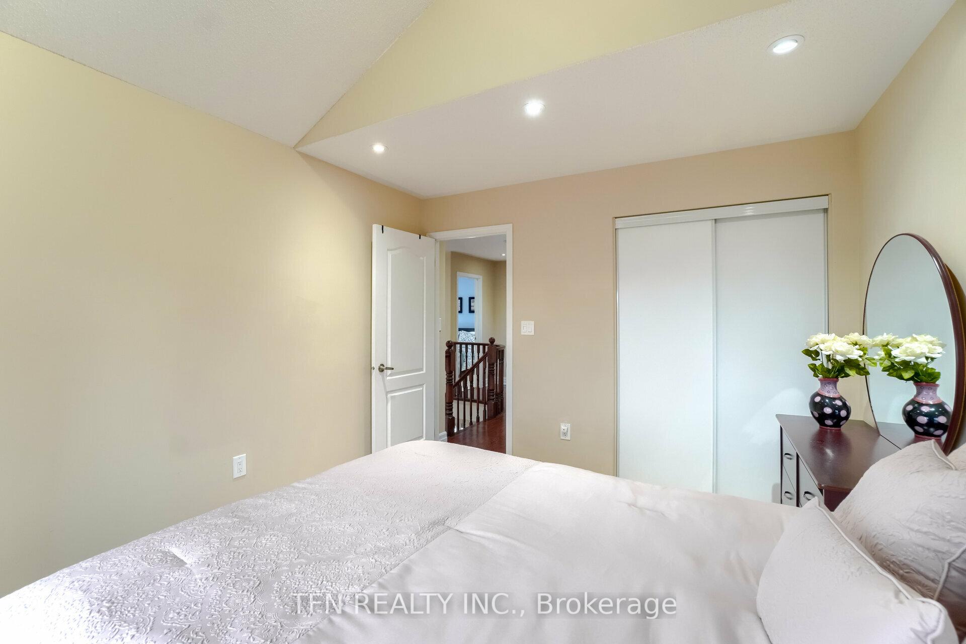 Photo 30 of 327 Pringle Avenue, Milton, Scott — HOMEH