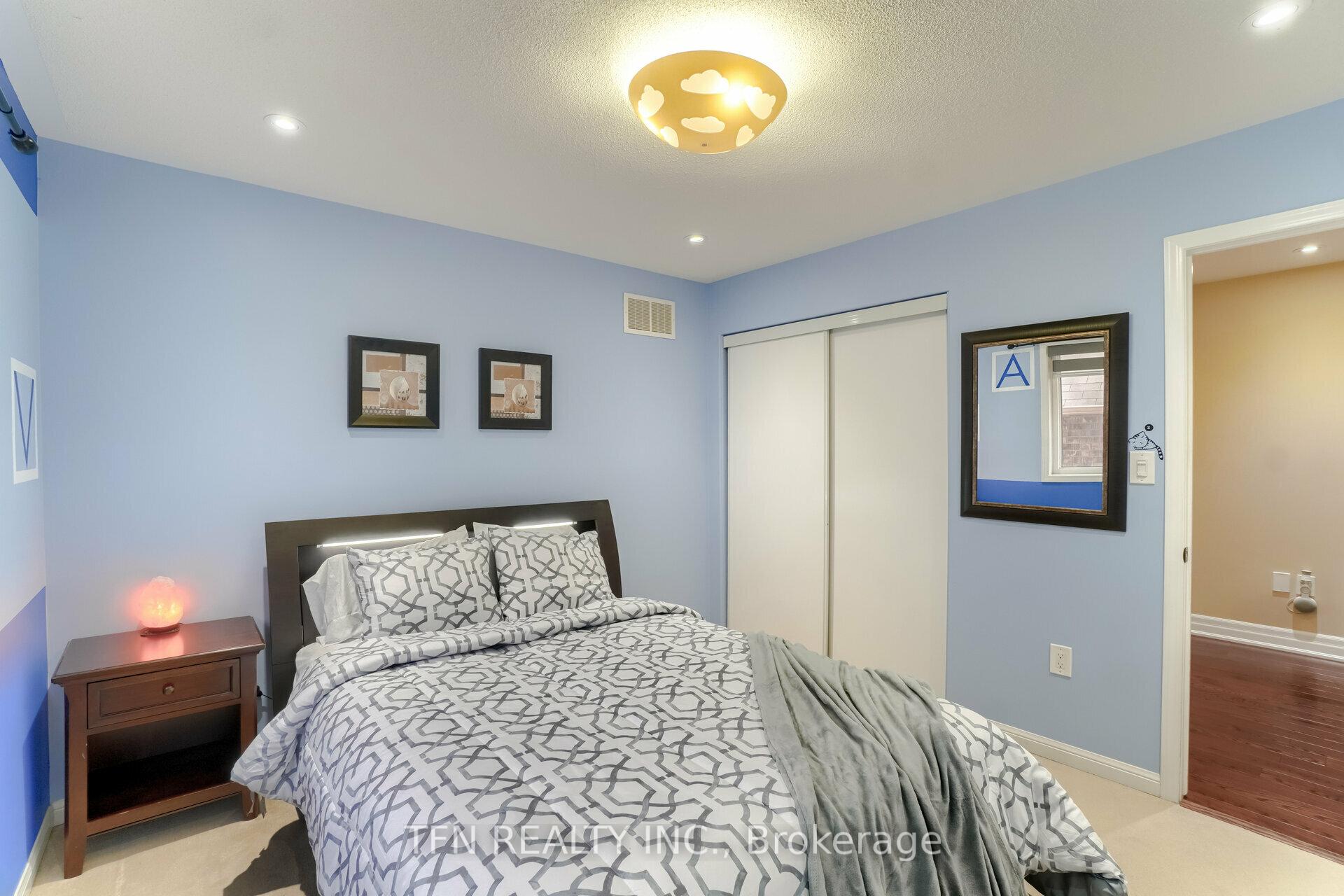 Photo 32 of 327 Pringle Avenue, Milton, Scott — HOMEH