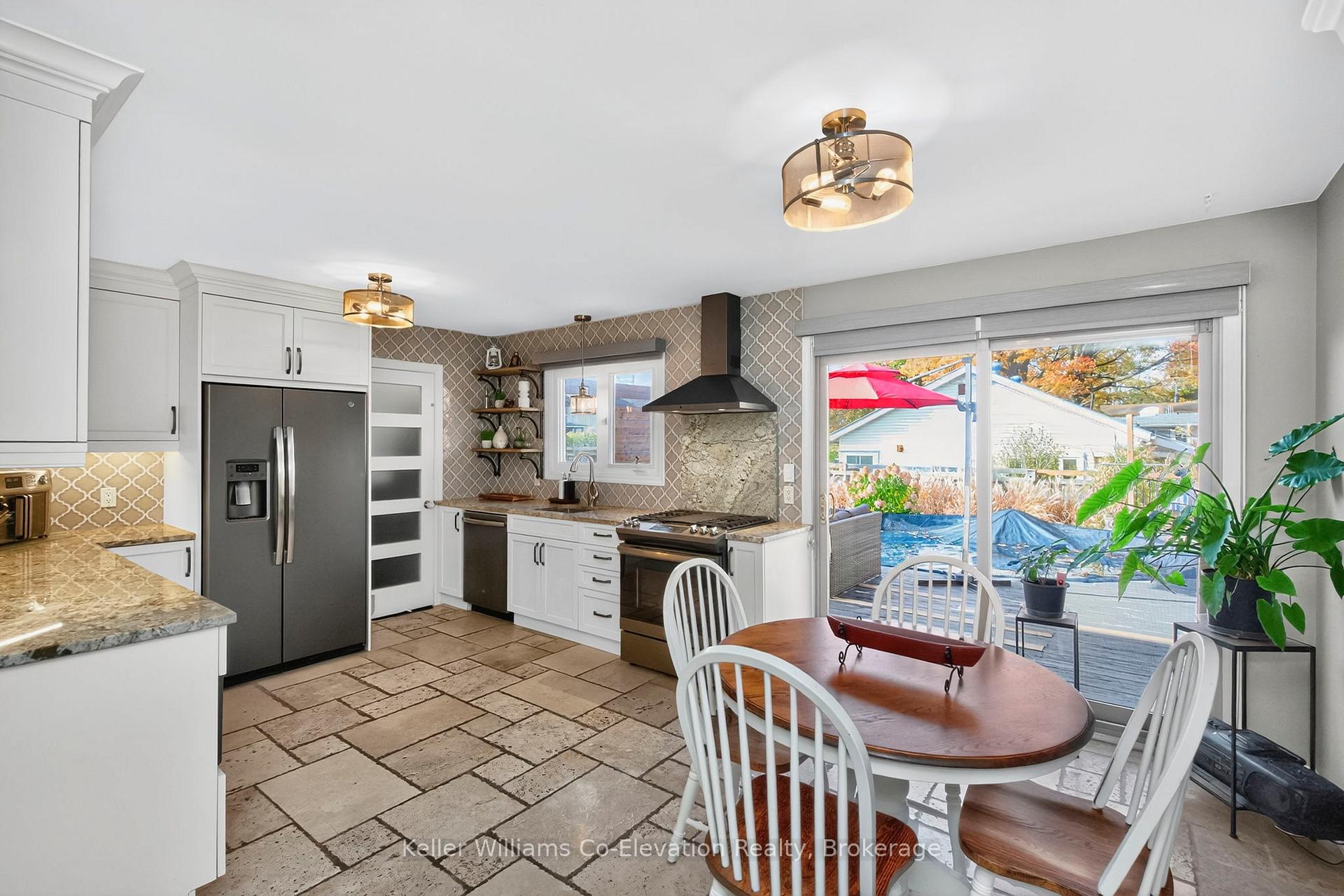 Photo 10 of 768 Bay Street, Midland — HOMEH