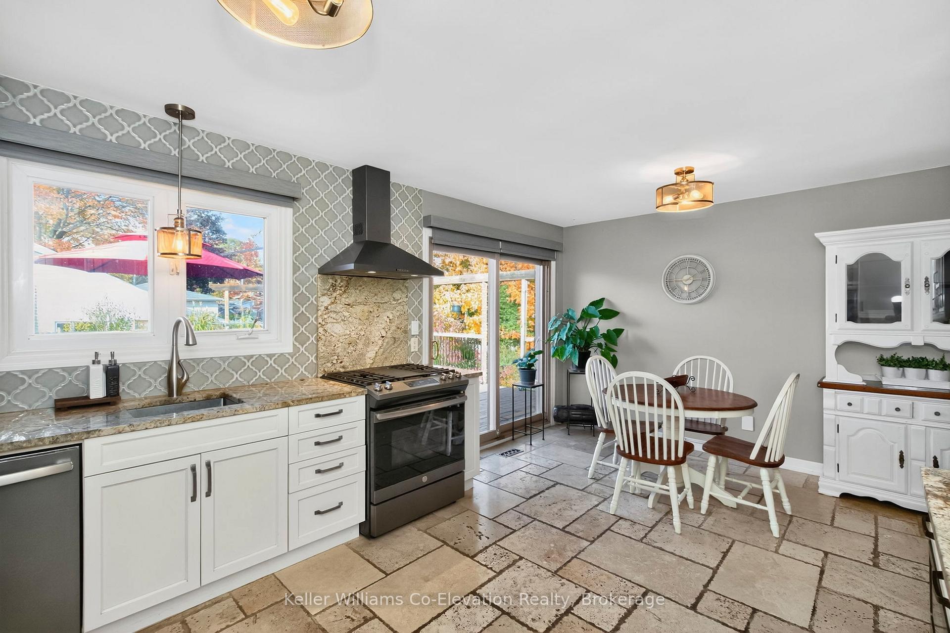 Photo 11 of 768 Bay Street, Midland — HOMEH