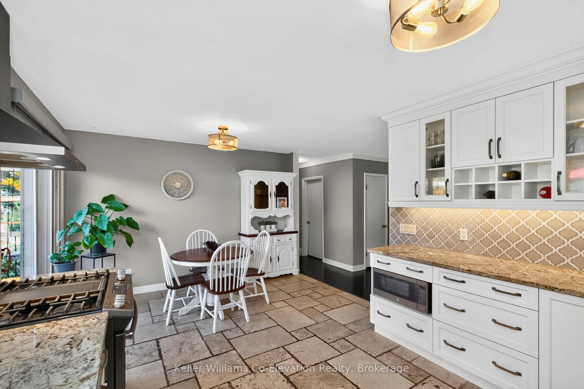 Photo 13 of 768 Bay Street, Midland — HOMEH