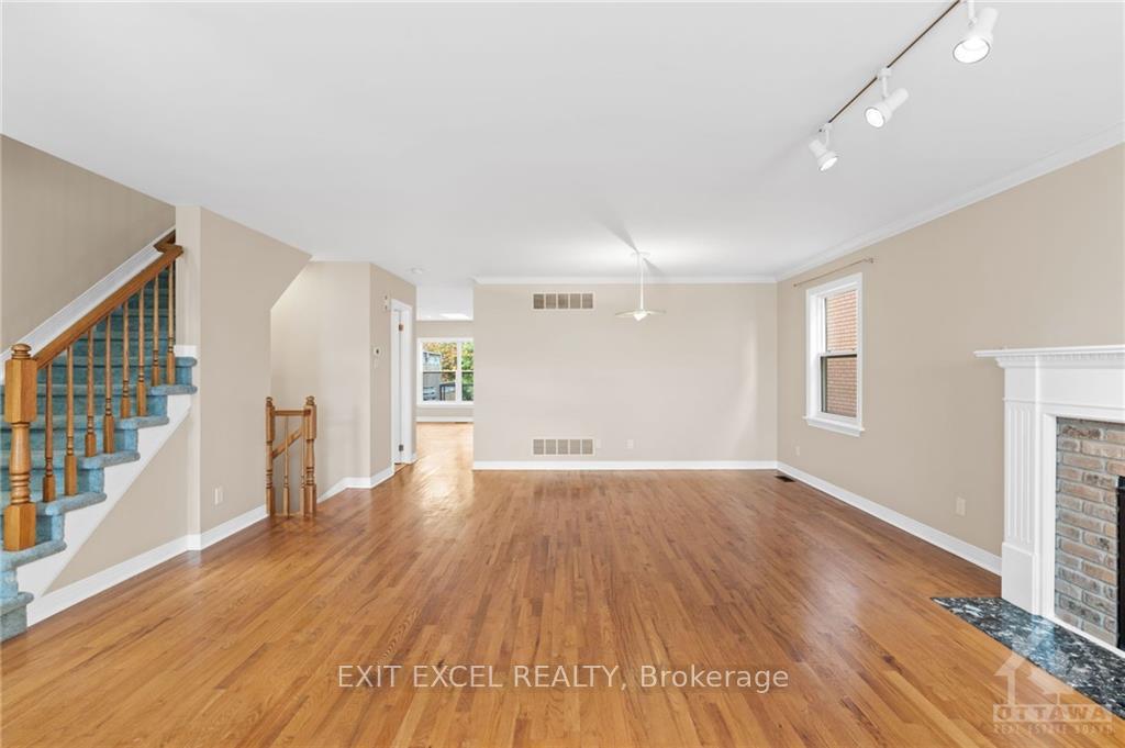 Photo 3 of Unit A, 1095 Normandy Crescent, Ottawa, Carleton Heights — HOMEH