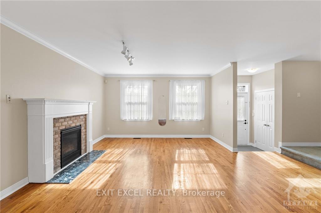 Photo 4 of Unit A, 1095 Normandy Crescent, Ottawa, Carleton Heights — HOMEH
