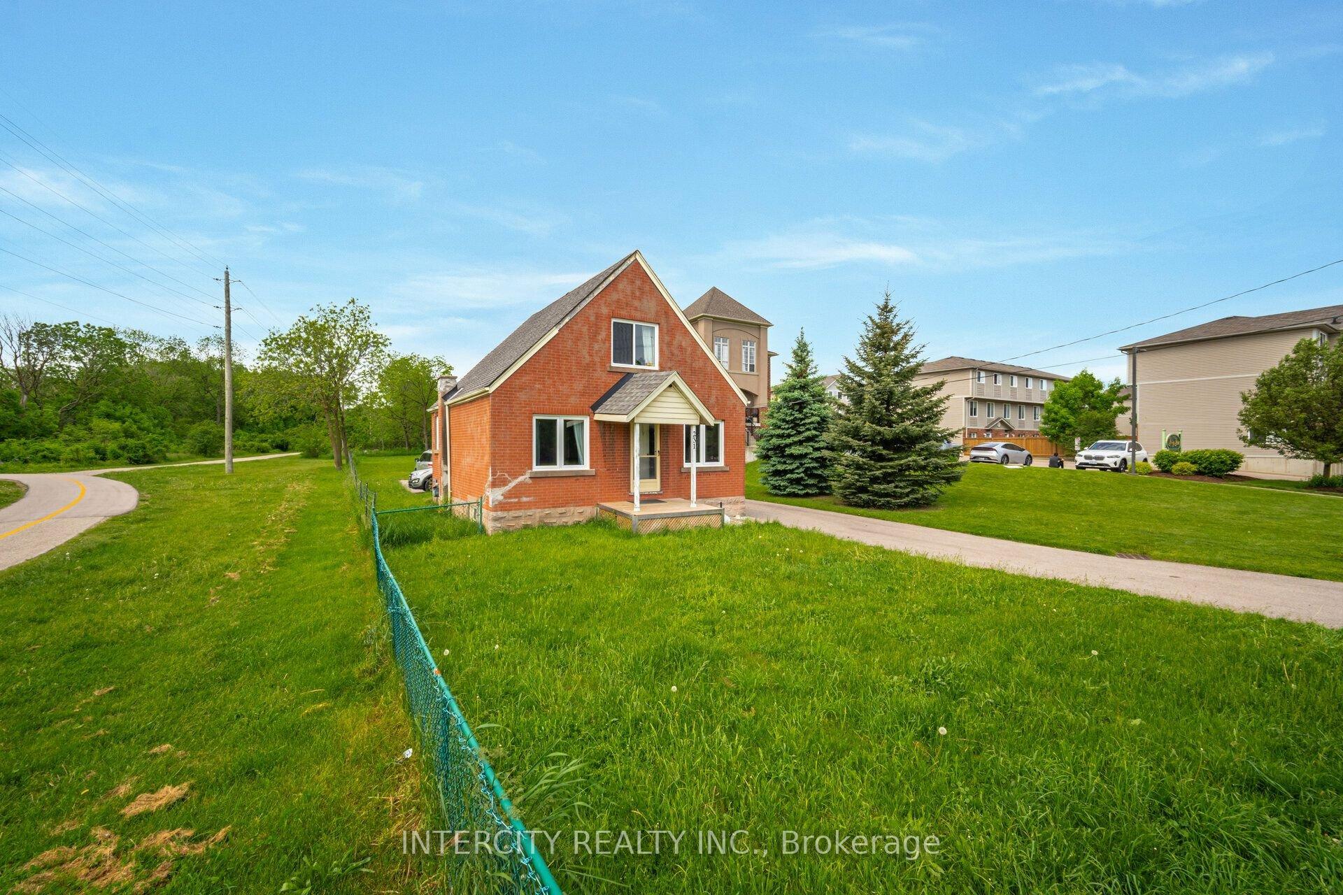 Photo 2 of 231 Lawrence Avenue, Kitchener — HOMEH