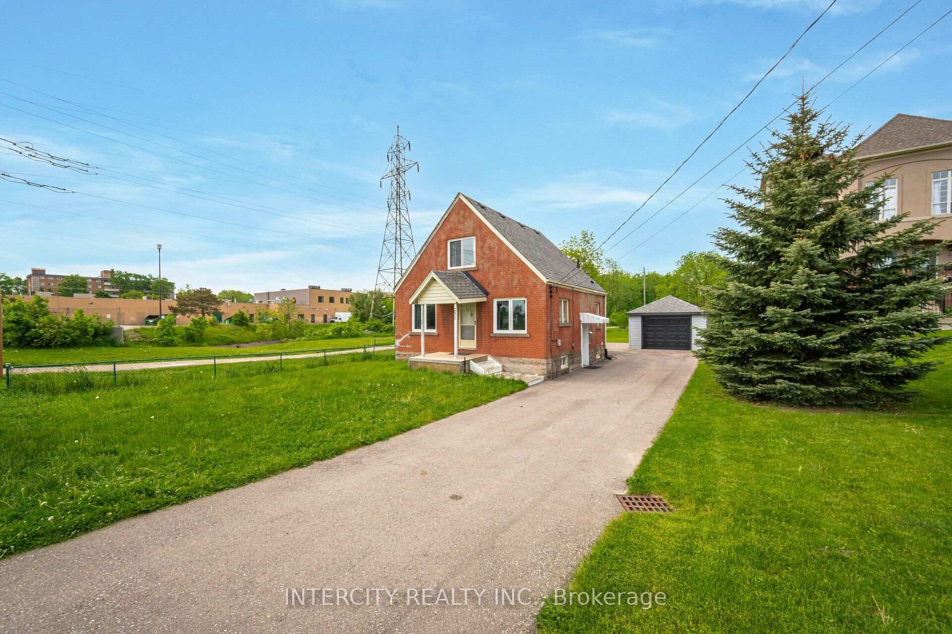 Photo 3 of 231 Lawrence Avenue, Kitchener — HOMEH