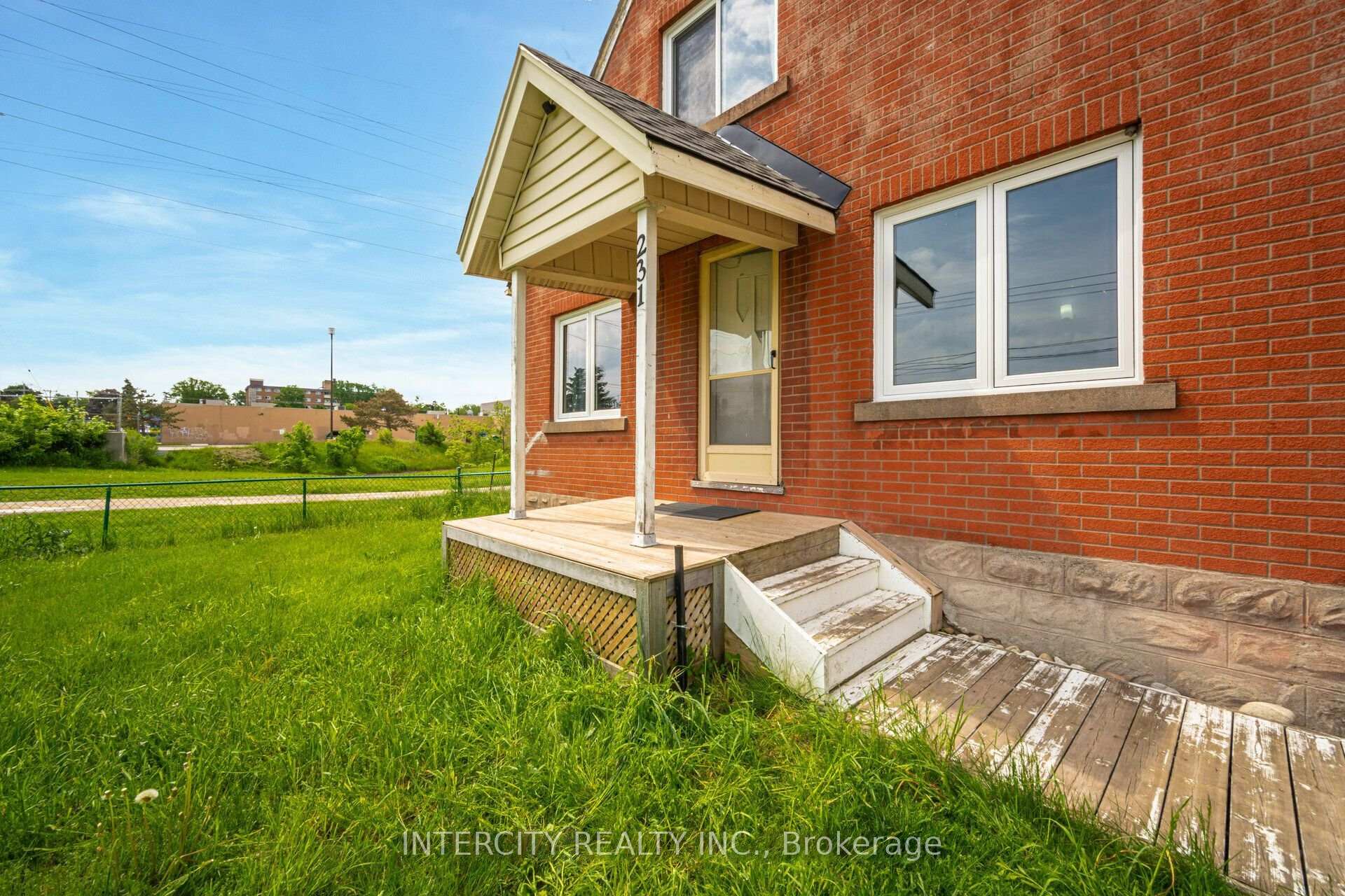 Photo 4 of 231 Lawrence Avenue, Kitchener — HOMEH