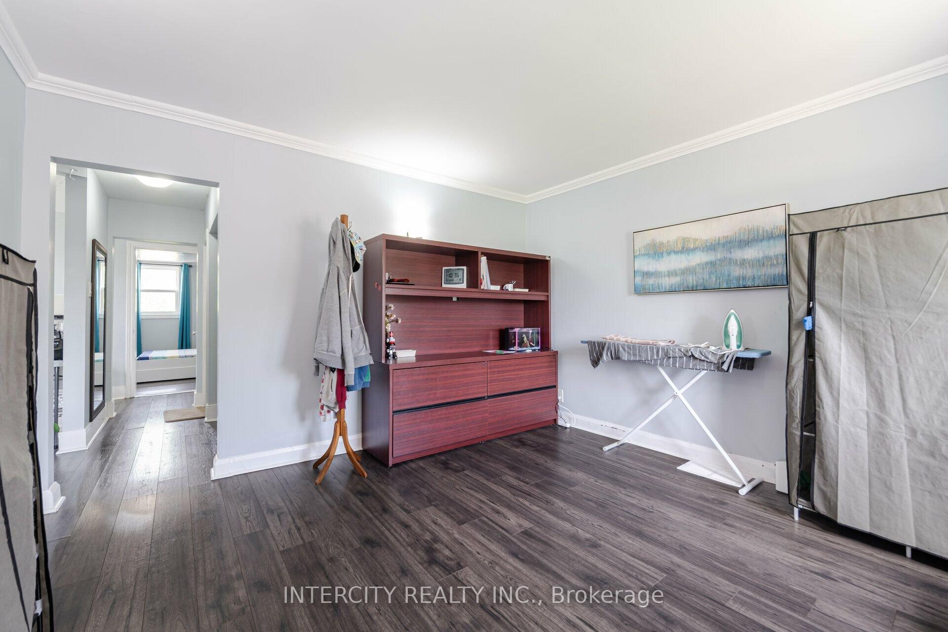Photo 7 of 231 Lawrence Avenue, Kitchener — HOMEH