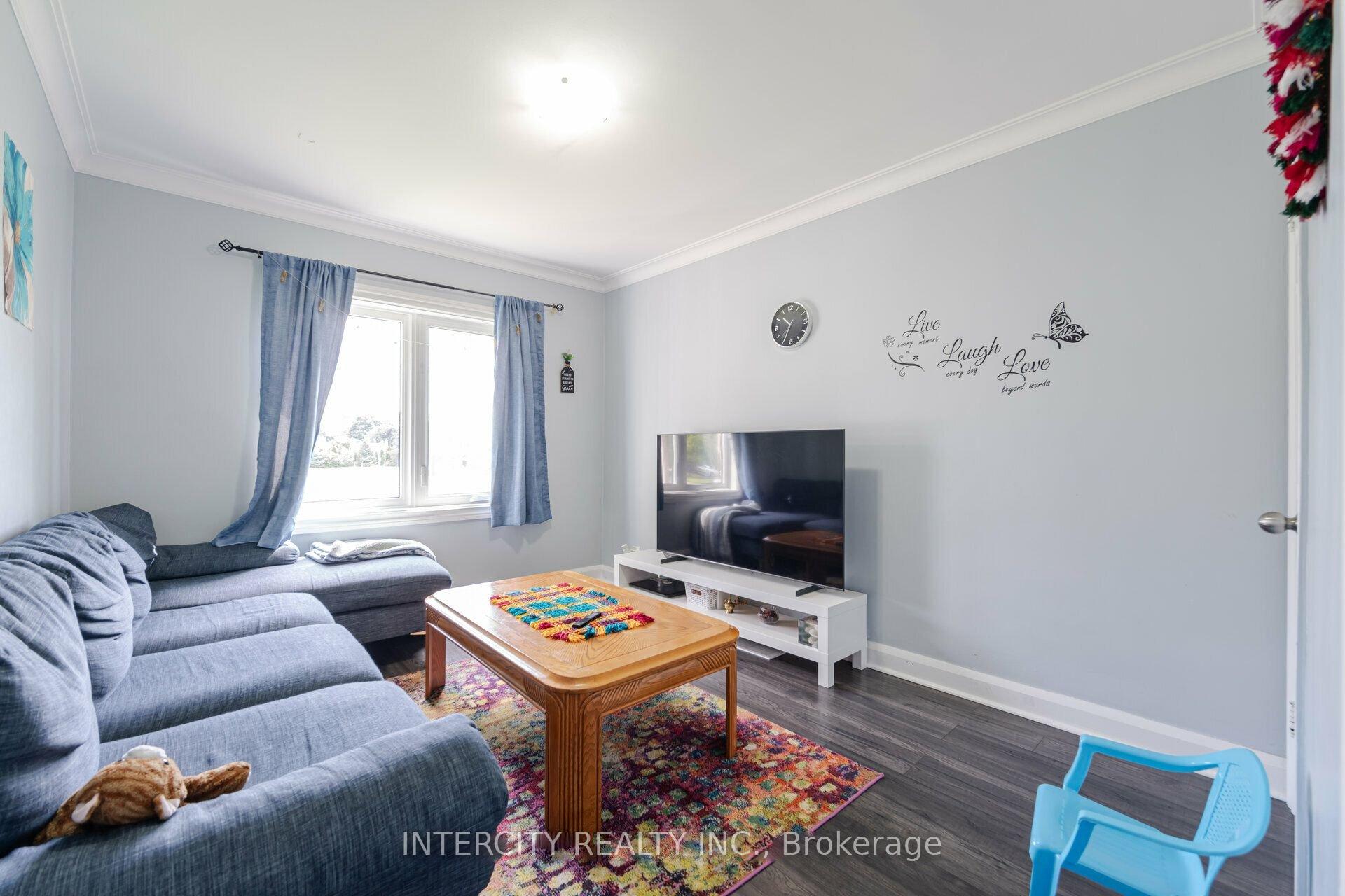 Photo 8 of 231 Lawrence Avenue, Kitchener — HOMEH