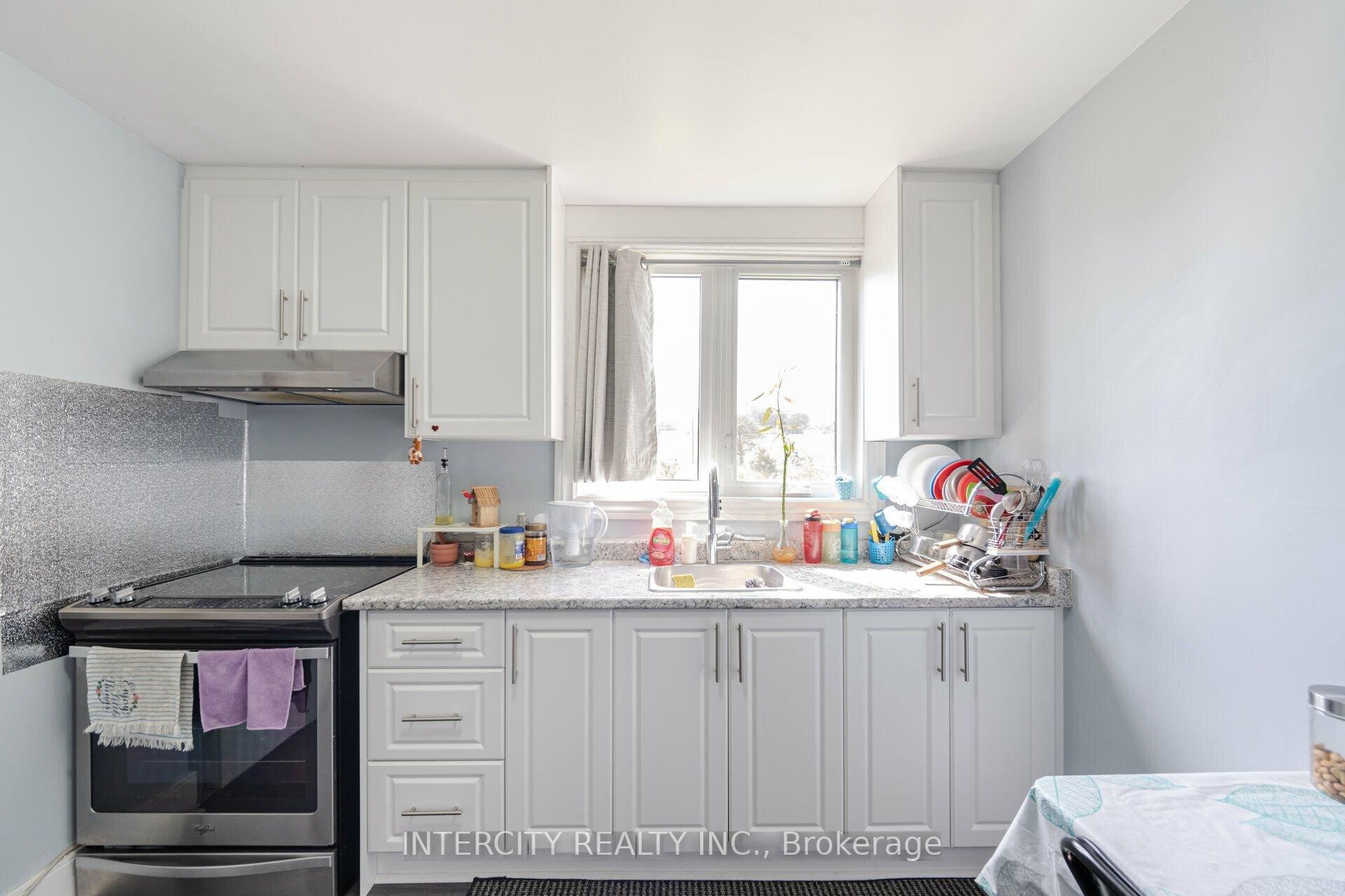 Photo 12 of 231 Lawrence Avenue, Kitchener — HOMEH