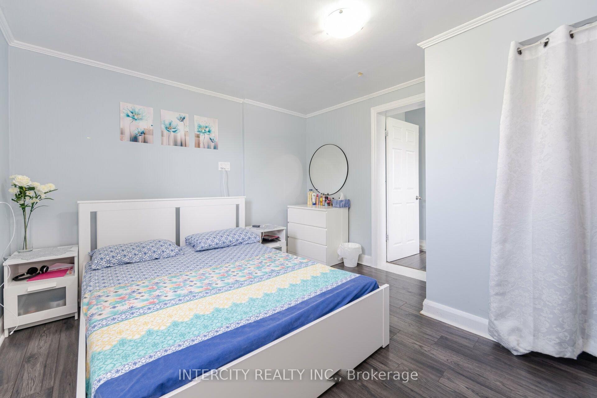 Photo 15 of 231 Lawrence Avenue, Kitchener — HOMEH