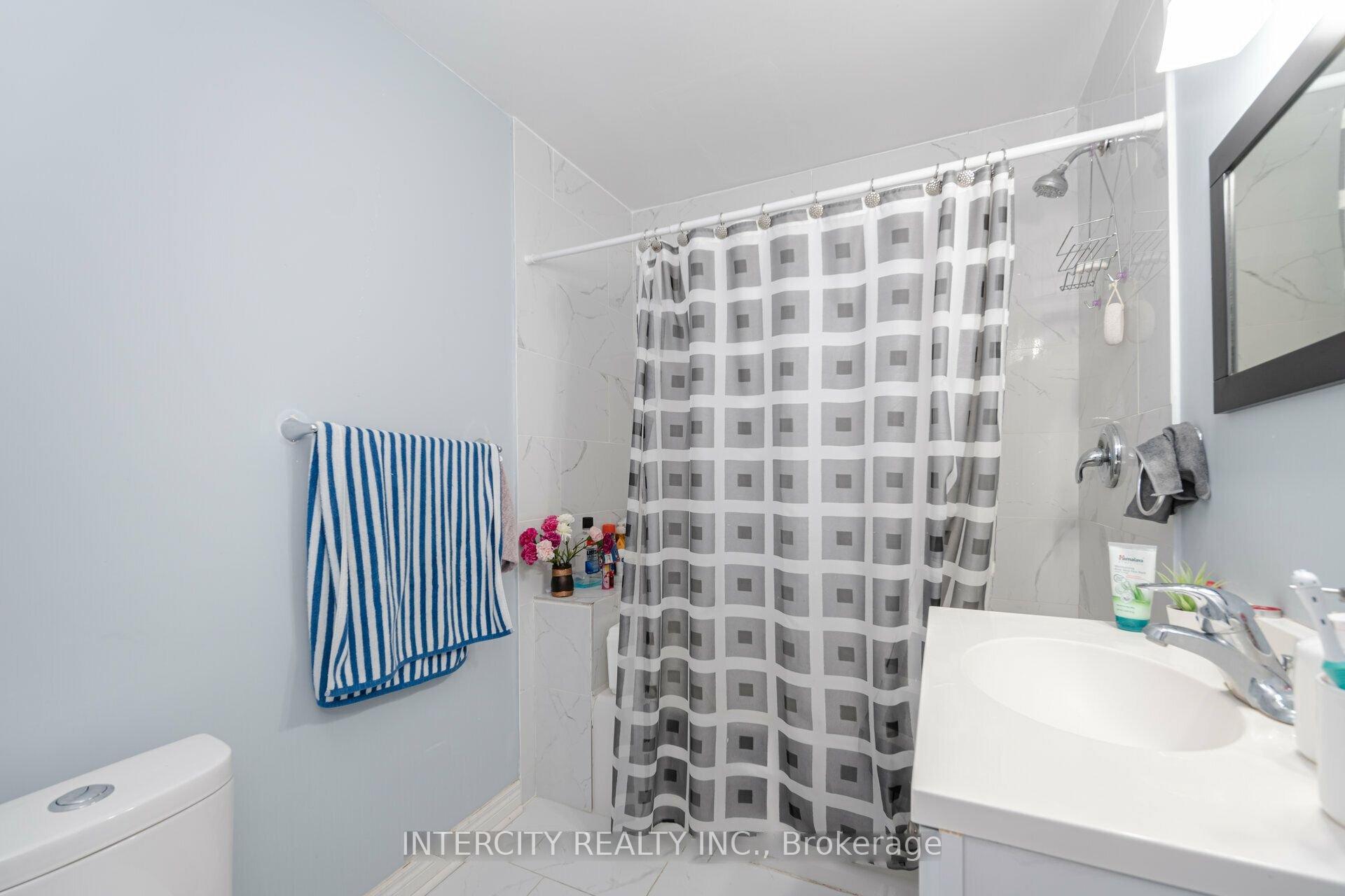 Photo 17 of 231 Lawrence Avenue, Kitchener — HOMEH
