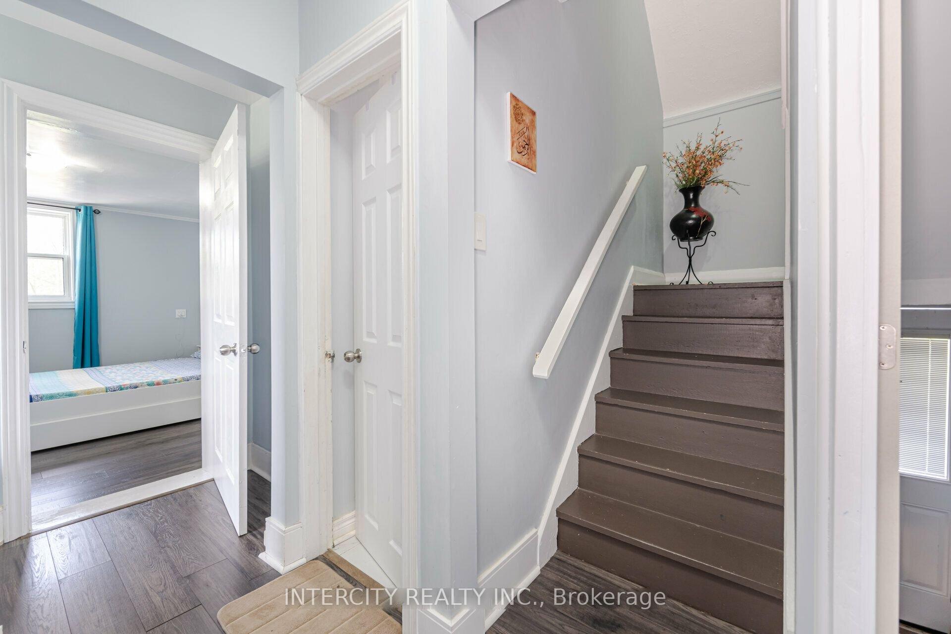 Photo 19 of 231 Lawrence Avenue, Kitchener — HOMEH