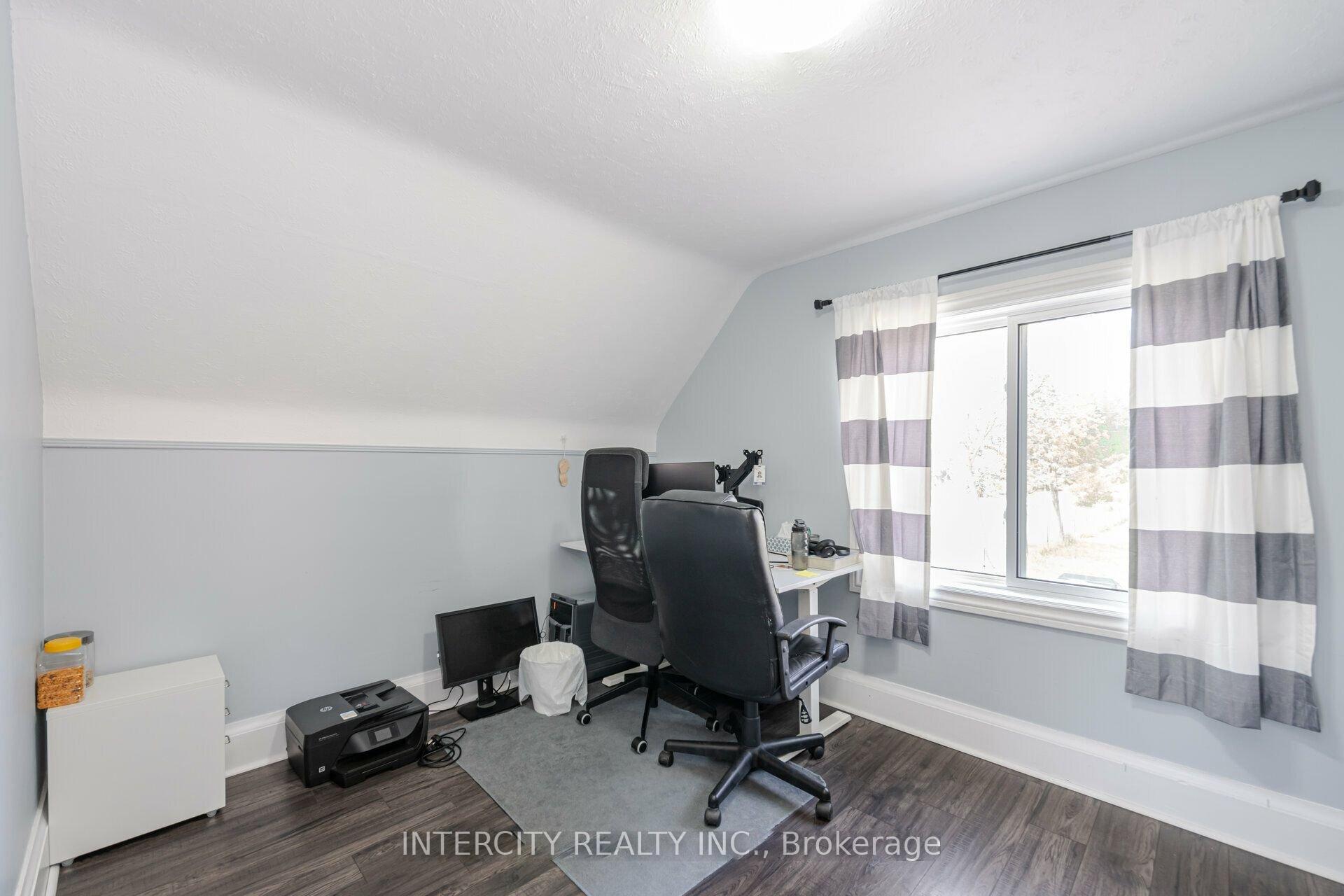 Photo 20 of 231 Lawrence Avenue, Kitchener — HOMEH