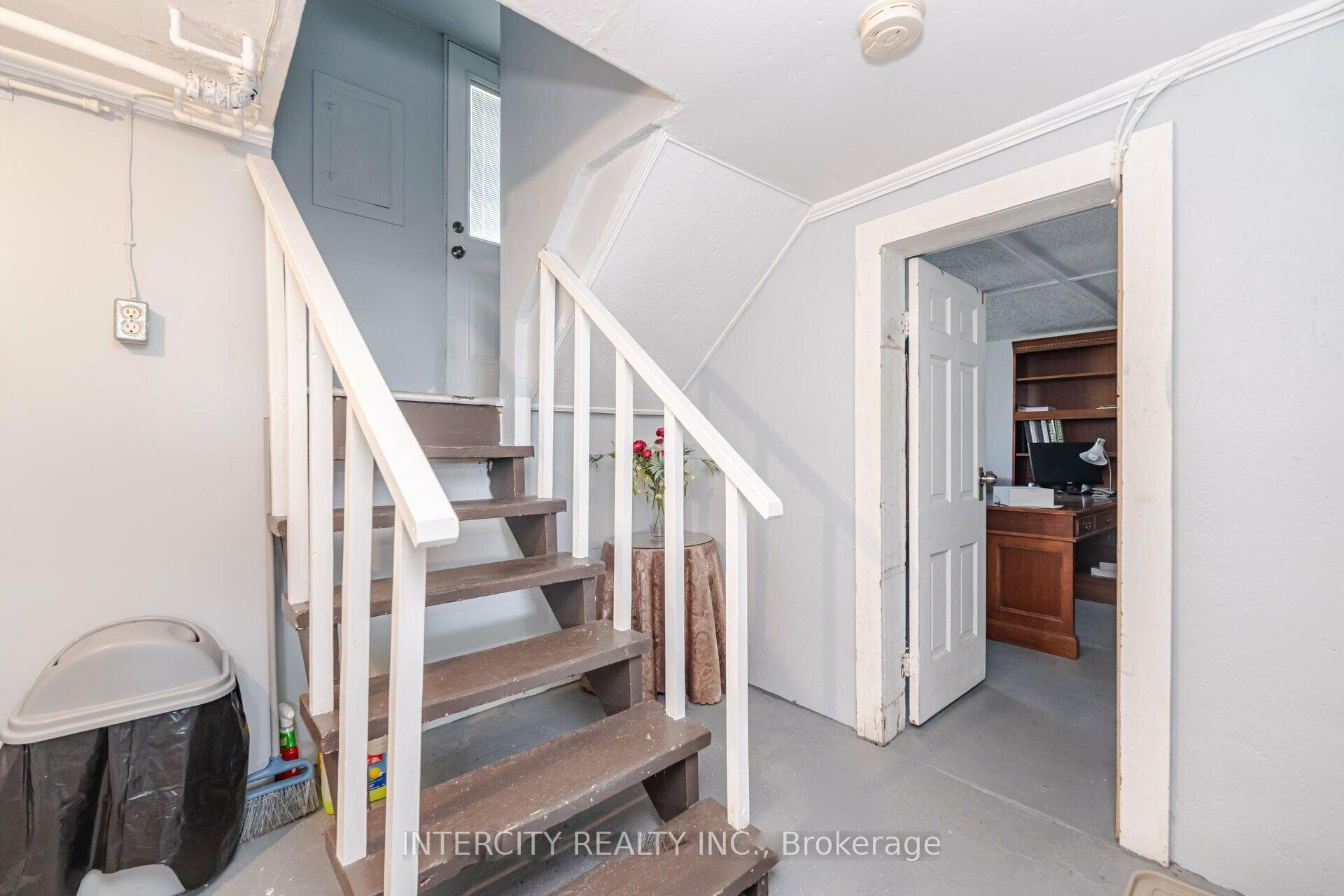 Photo 24 of 231 Lawrence Avenue, Kitchener — HOMEH