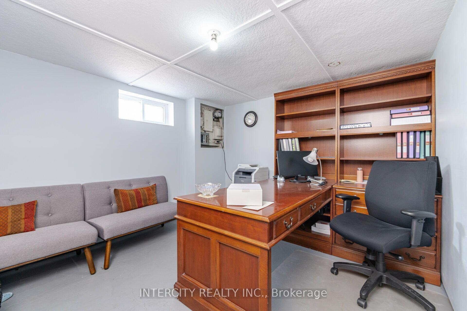 Photo 25 of 231 Lawrence Avenue, Kitchener — HOMEH