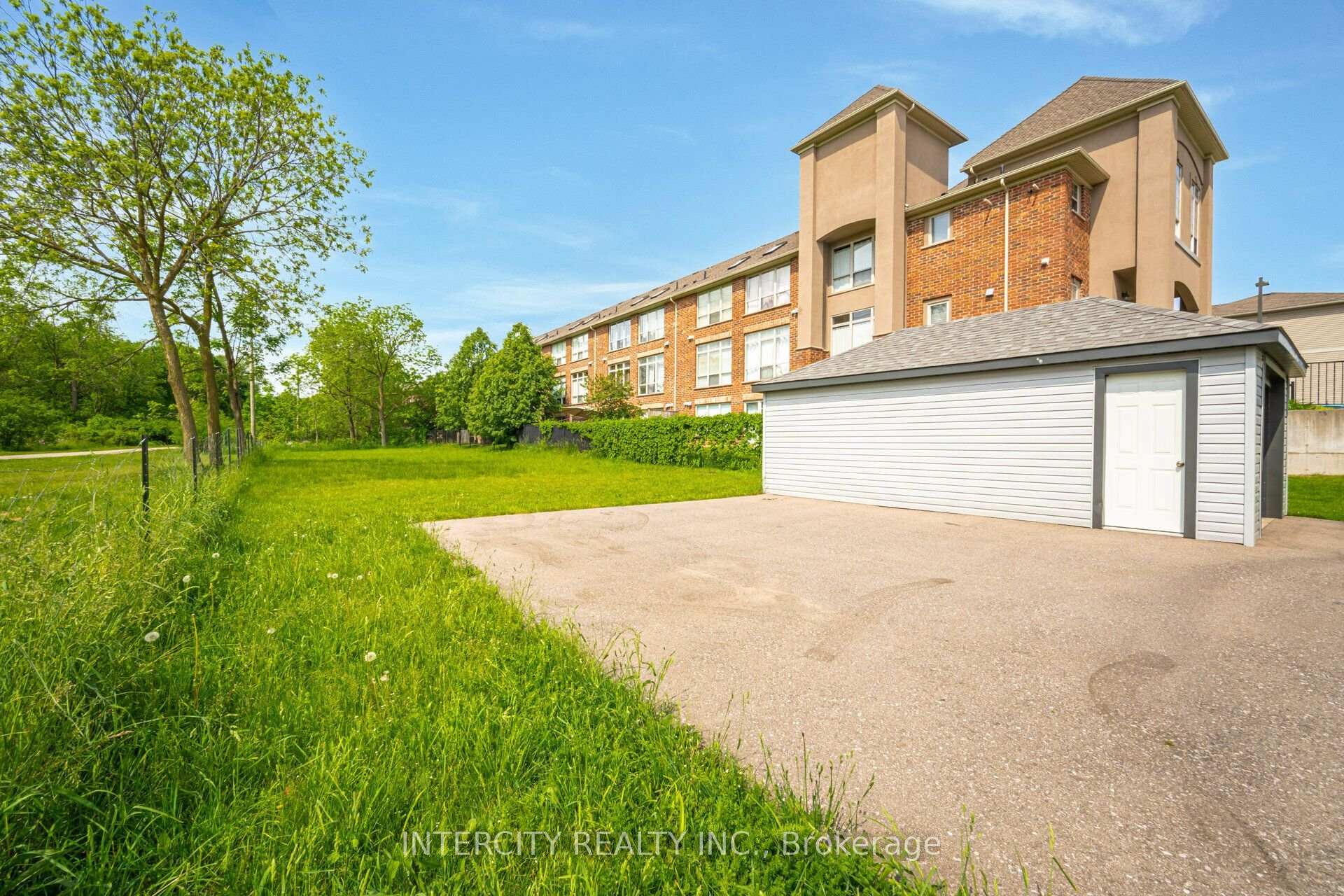 Photo 34 of 231 Lawrence Avenue, Kitchener — HOMEH
