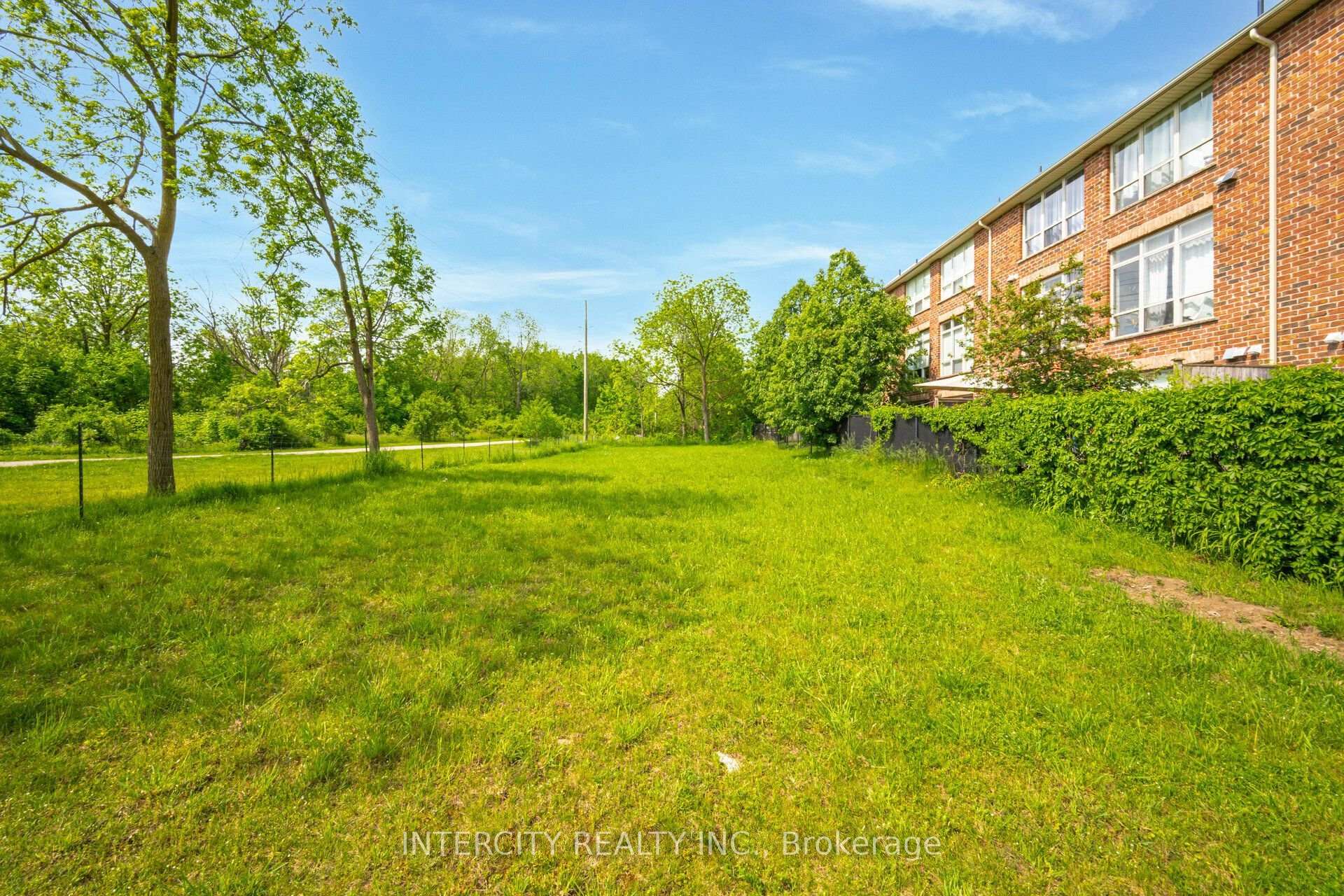 Photo 36 of 231 Lawrence Avenue, Kitchener — HOMEH