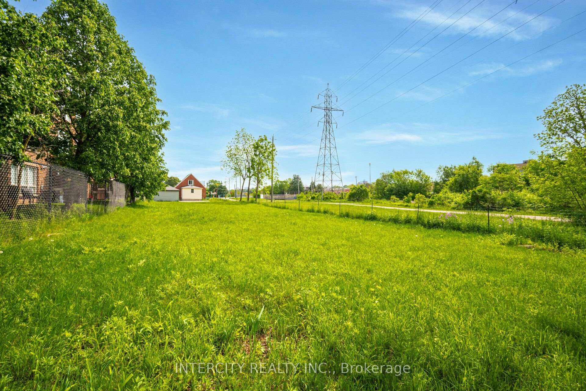 Photo 37 of 231 Lawrence Avenue, Kitchener — HOMEH