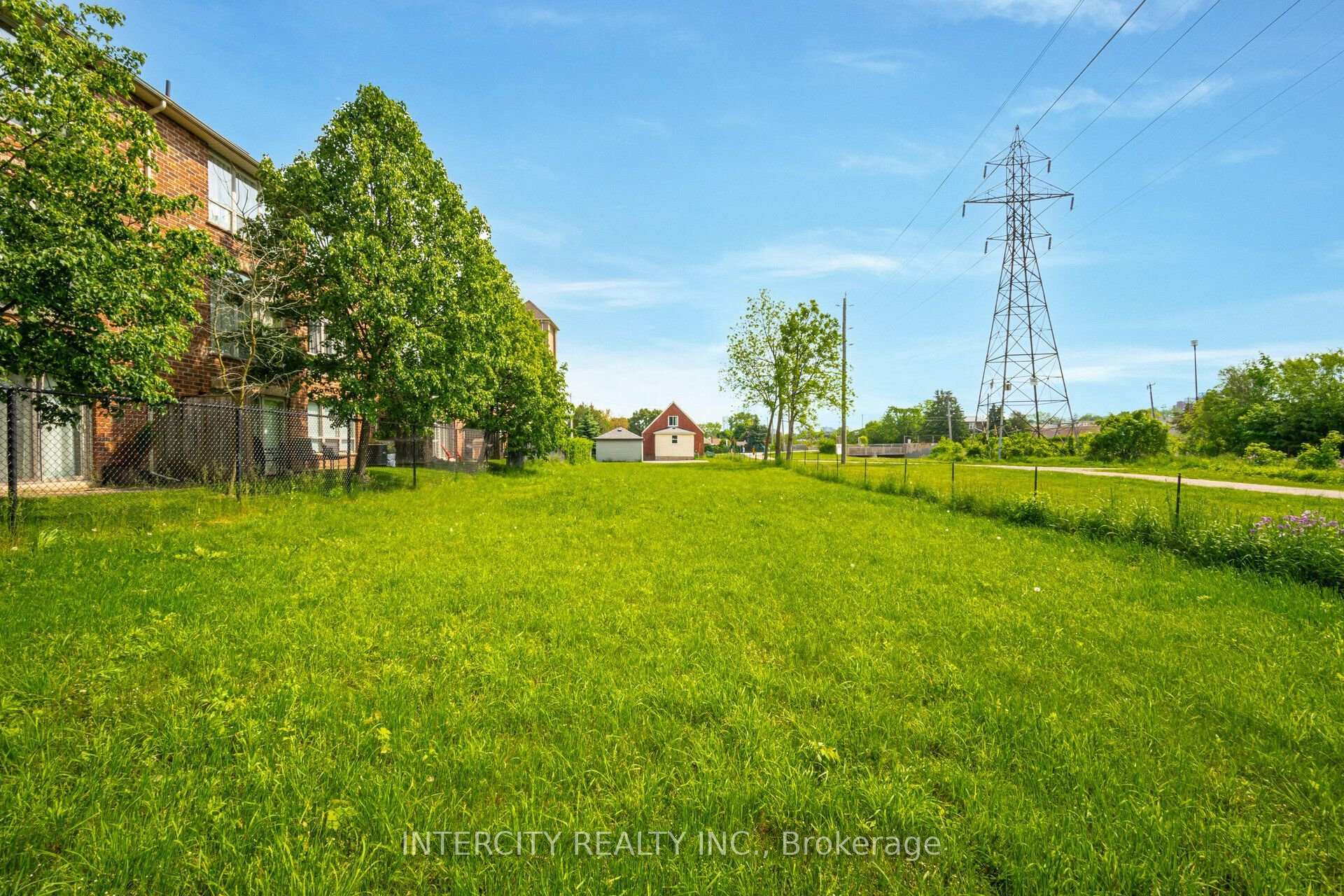 Photo 38 of 231 Lawrence Avenue, Kitchener — HOMEH